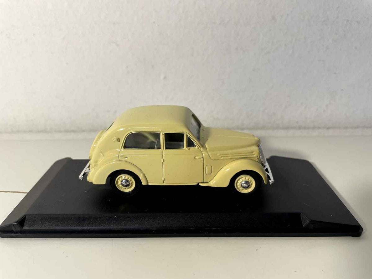 Renault Juvaquatre beige sedan 1938 - ELIGOR