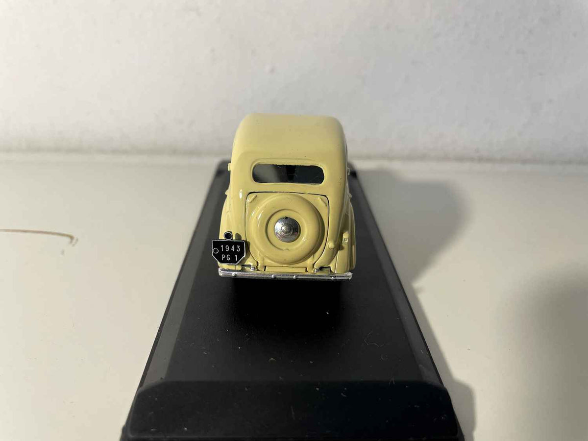 Renault Juvaquatre beige sedan 1938 - ELIGOR
