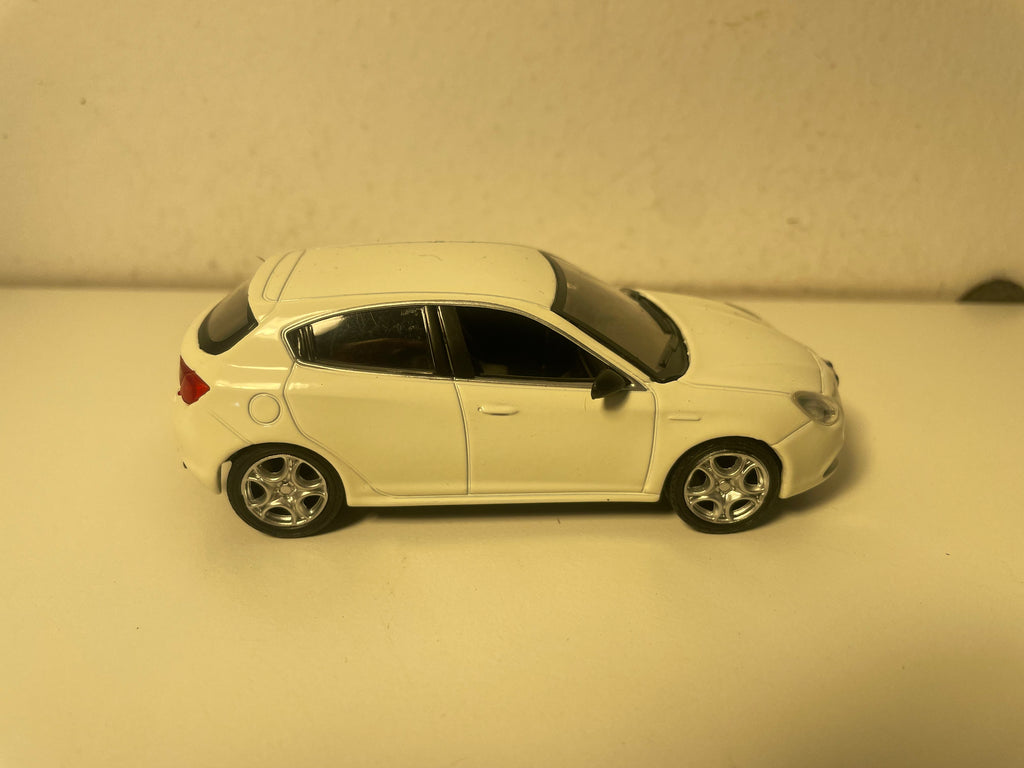 Alfa Roméo Giulietta blanche - NOREV