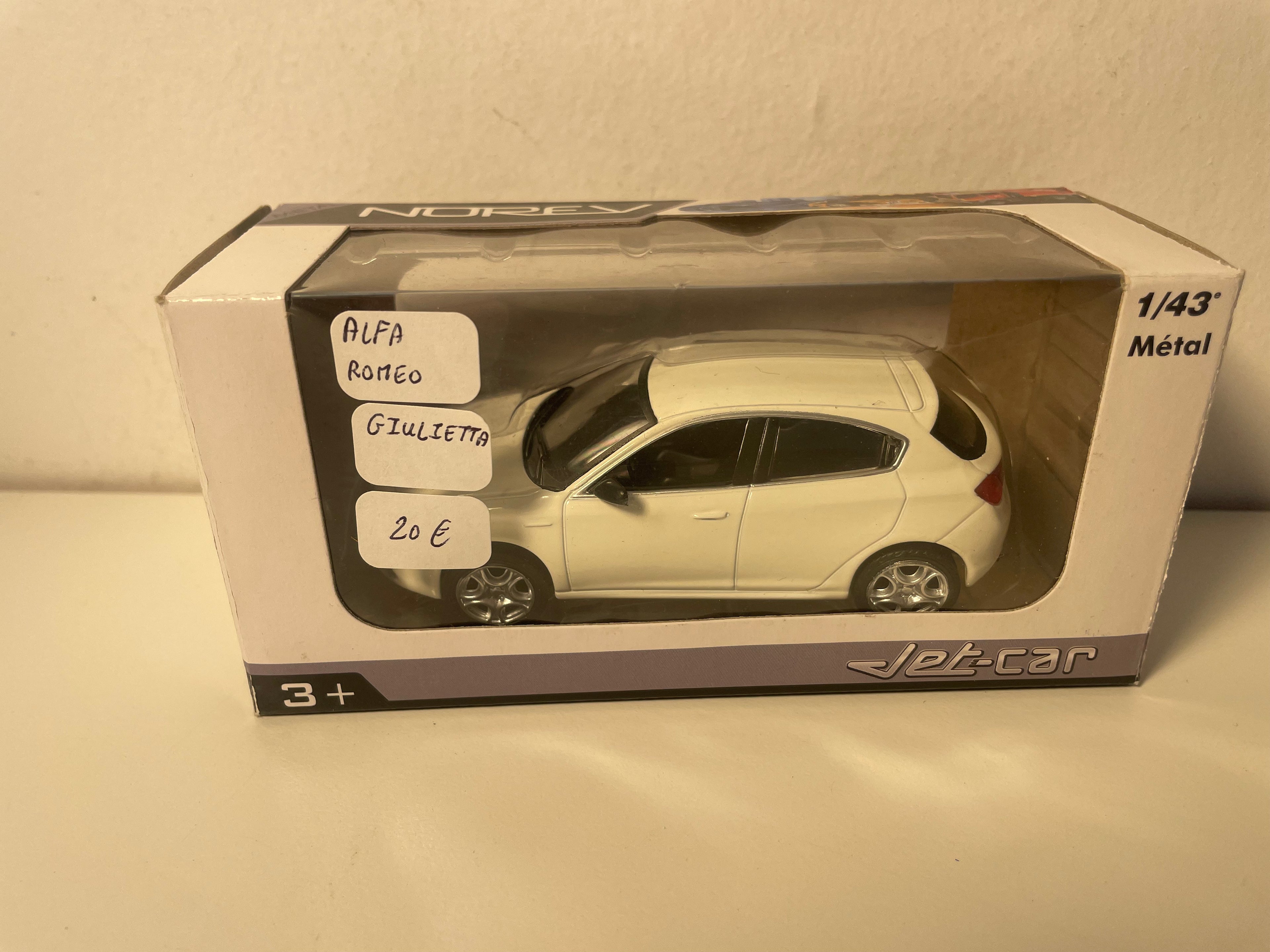 Alfa Roméo Giulietta blanche - NOREV
