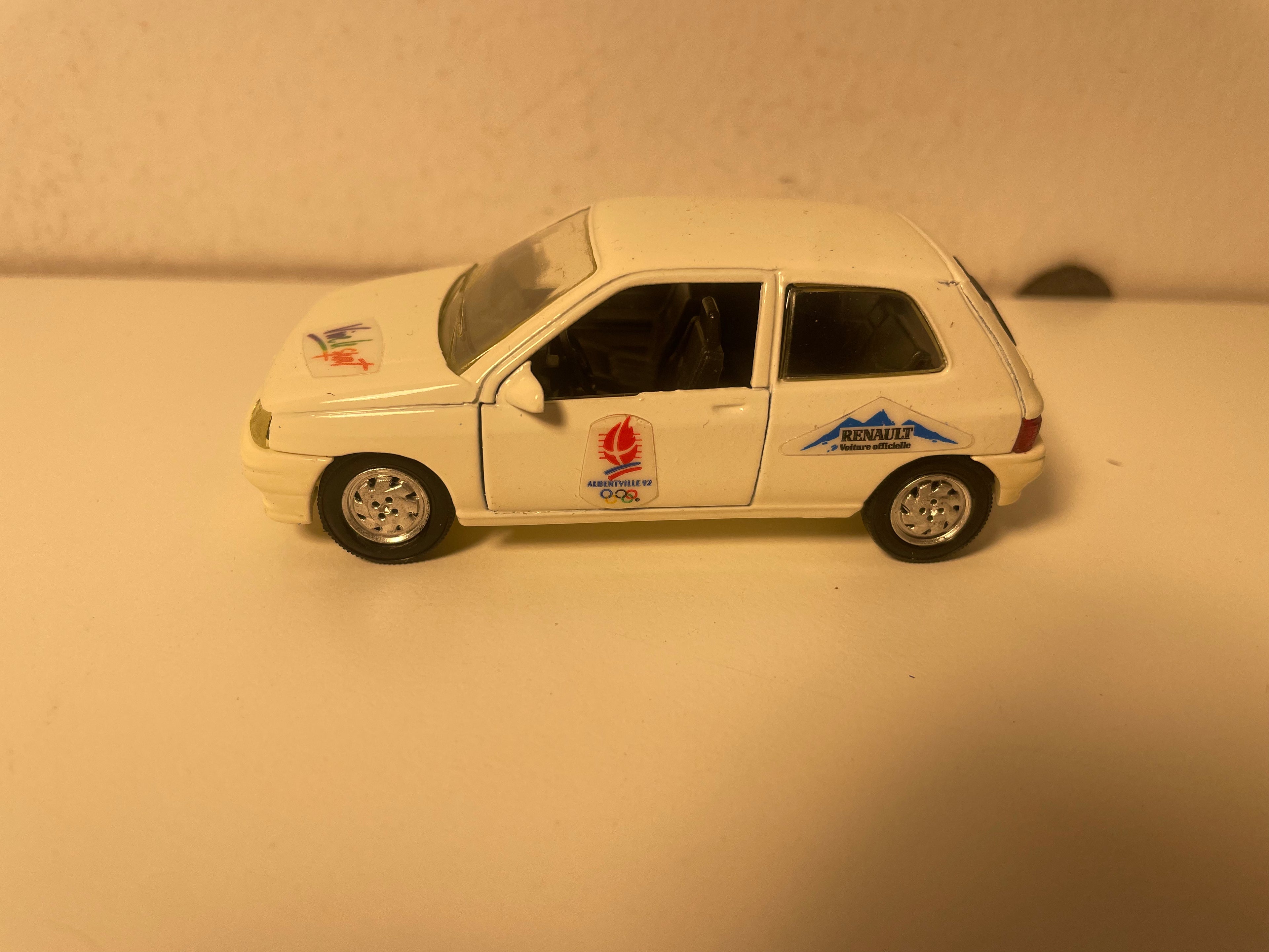 Wäiss Renault Clio - Olympesch Spillen 1992 zu Albertville