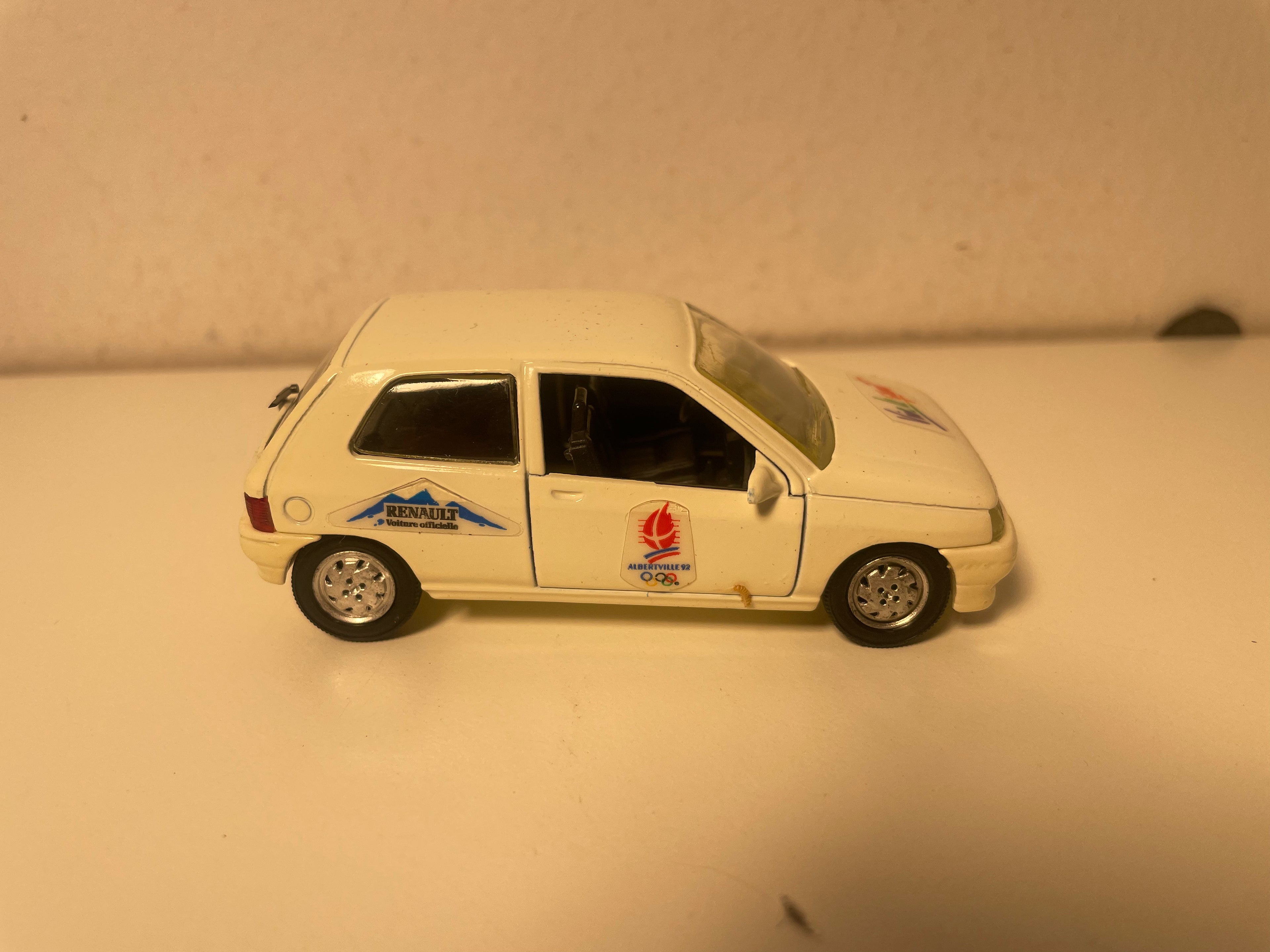 Wäiss Renault Clio - Olympesch Spillen 1992 zu Albertville
