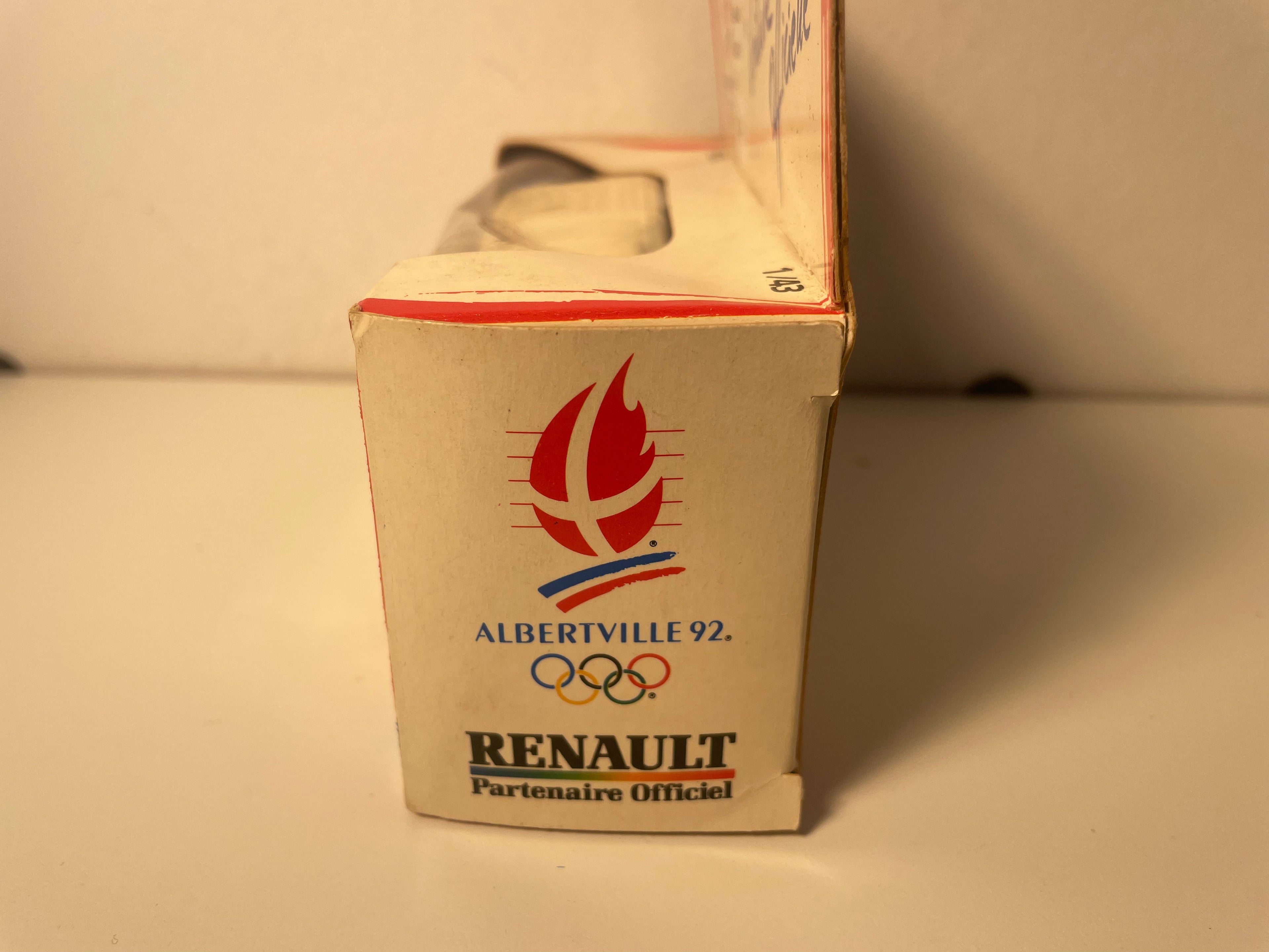Renault Express beige très pâle? - Jeux Olympiques de 1992 à Albertville (boite N°1)