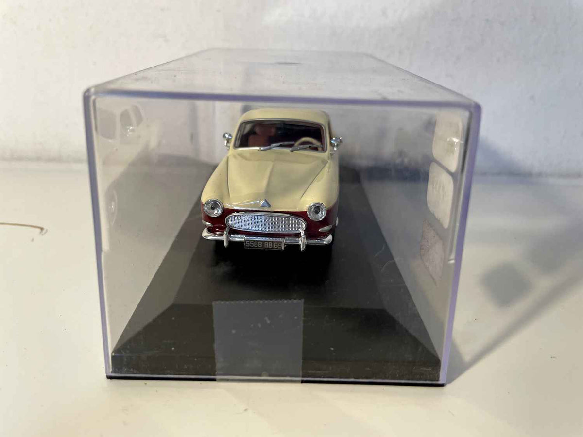 Renault Frégate beige y burdeos de 1959