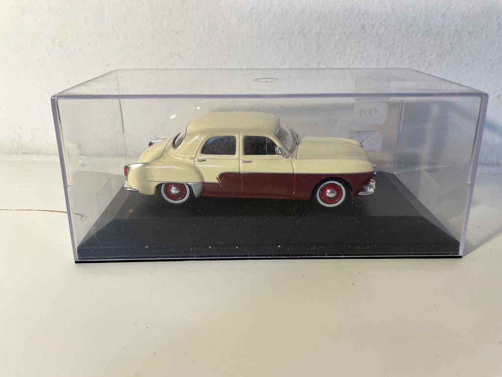 Renault Frégate beige y burdeos de 1959