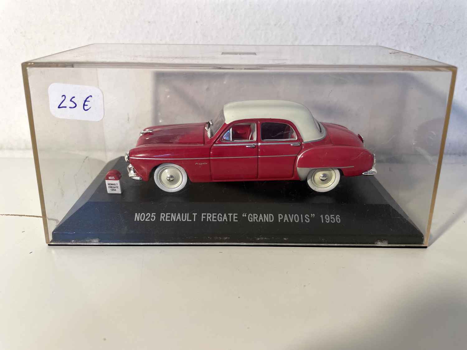 Renault Frégate Grand Pavois techo rojo y beige de 1956 (SIN caja de cartón) Nº 25