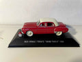 Renault Frégate grouss rout Schëld a cremefaarwegt Daach vun 1956