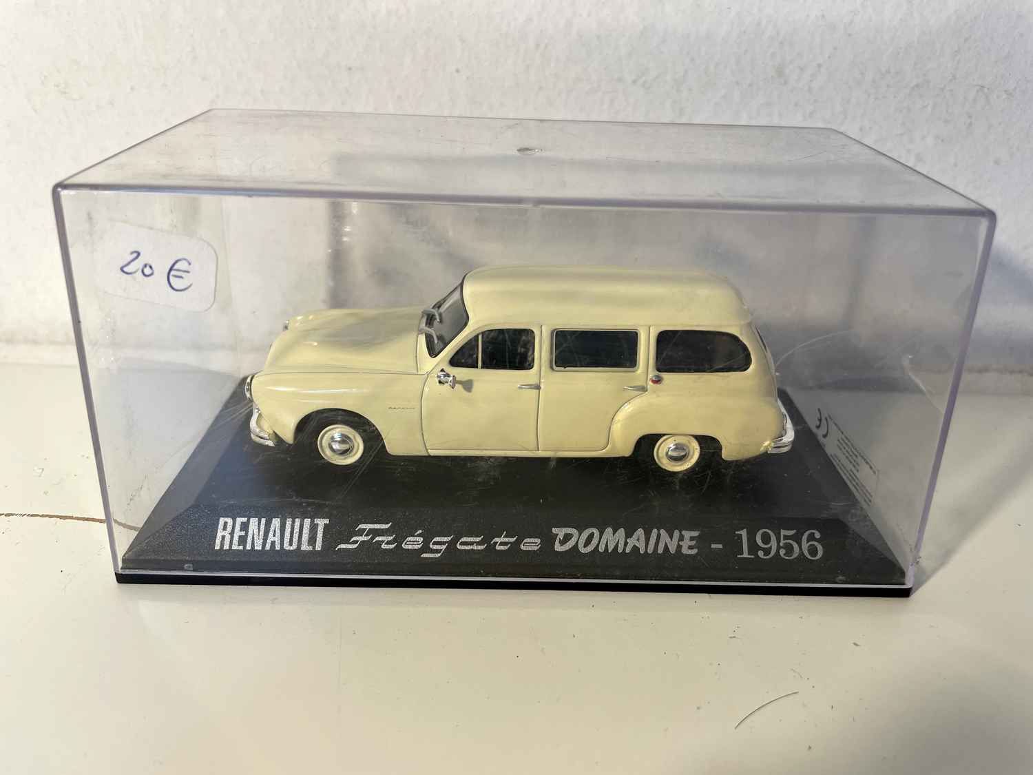 1956 Renault Frégate Domaine crema