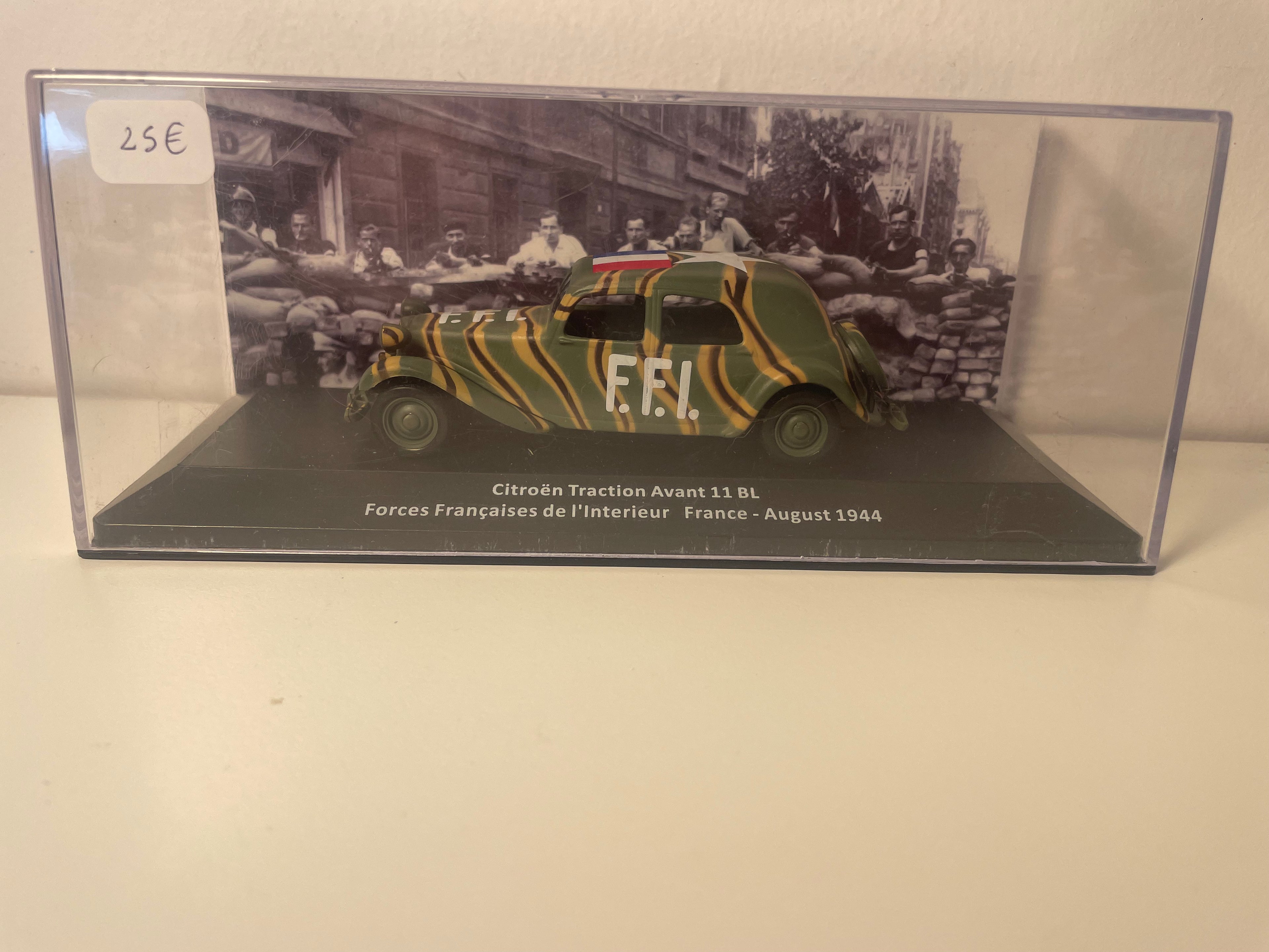 Citroën Traction Avant 11 BL Castanho e Verde - FFI Forças Francesas do Interior de 1944