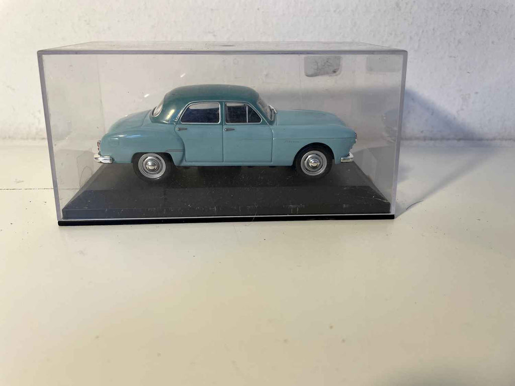 Gréng/bloe Renault Frégate vun 1954