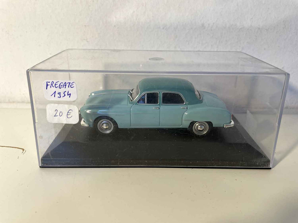 Fregata Renault zielona (2 kolory zieleni) z 1954 roku