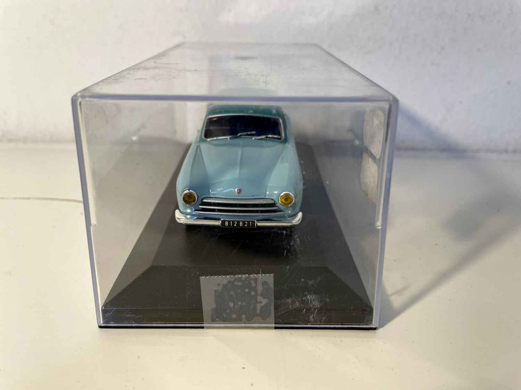 Fregata Renault zielona (2 kolory zieleni) z 1954 roku
