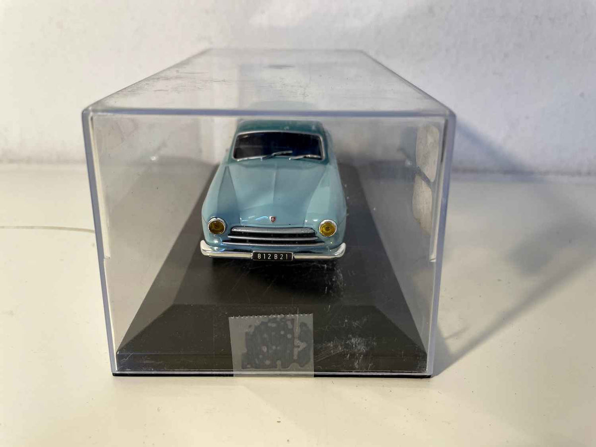 Fregata Renault zielona (2 kolory zieleni) z 1954 roku