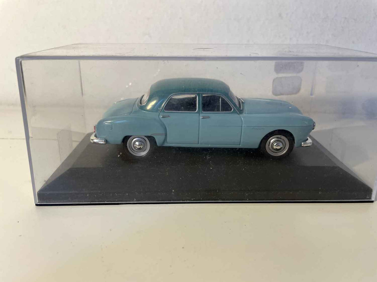 Fregata Renault zielona (2 kolory zieleni) z 1954 roku