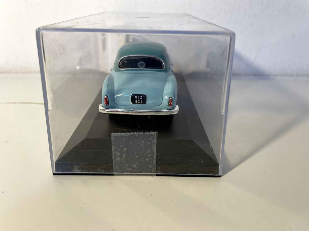 Fregata Renault zielona (2 kolory zieleni) z 1954 roku
