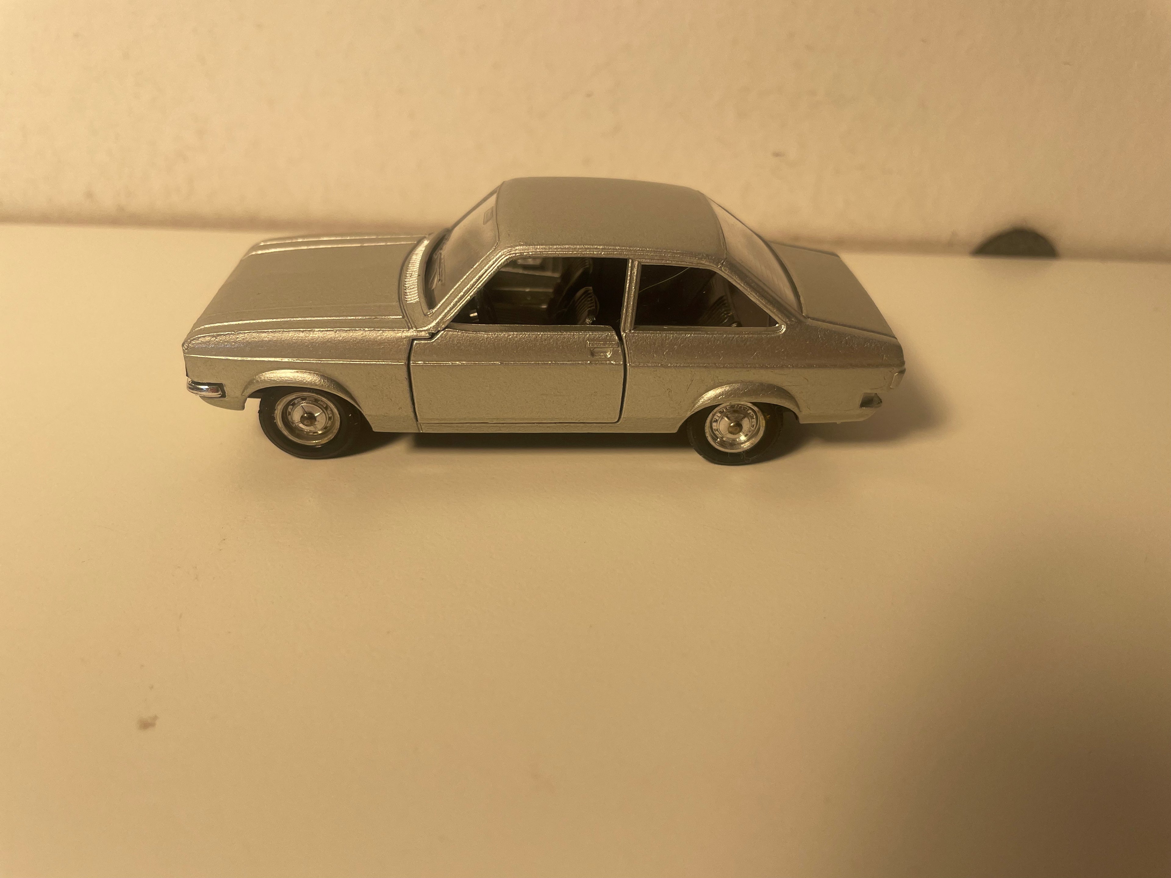 Ford Escort L gris - Solido Gam 1 N°45 (fabricación francesa)