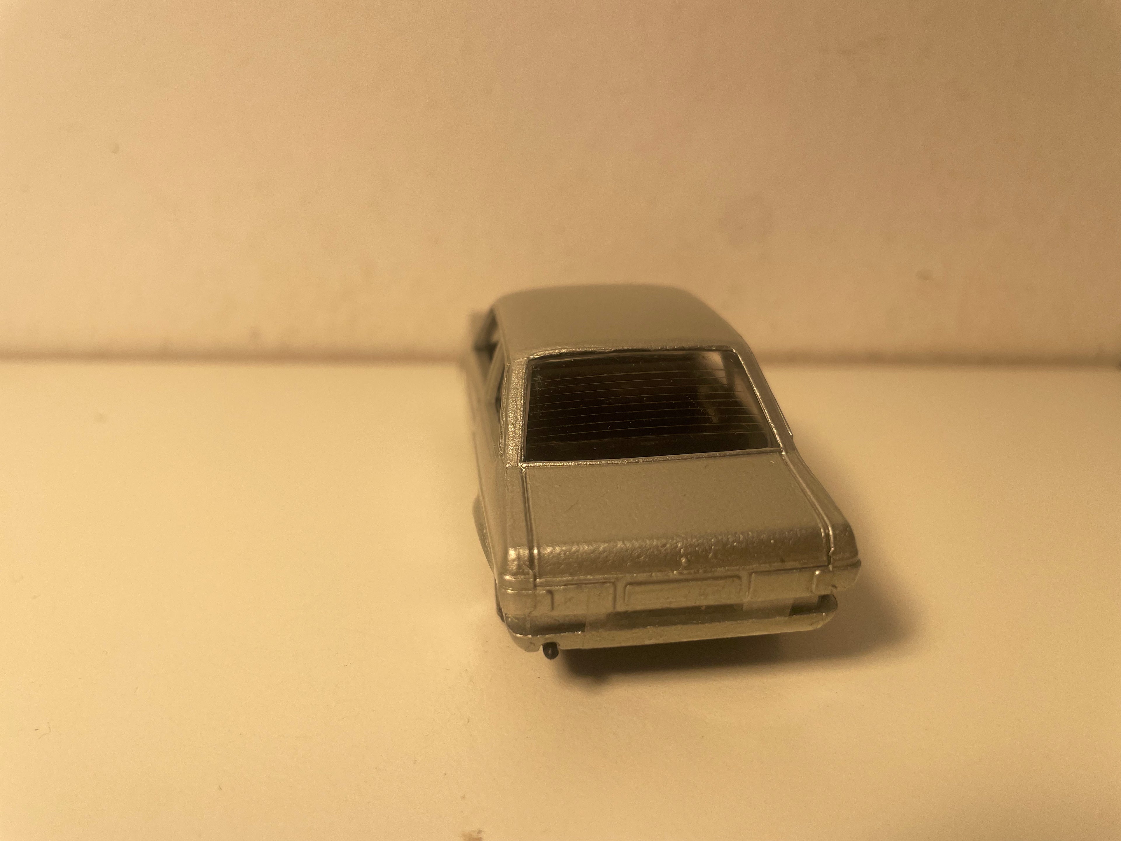 Ford Escort L gris - Solido Gam 1 N°45 (fabricación francesa)