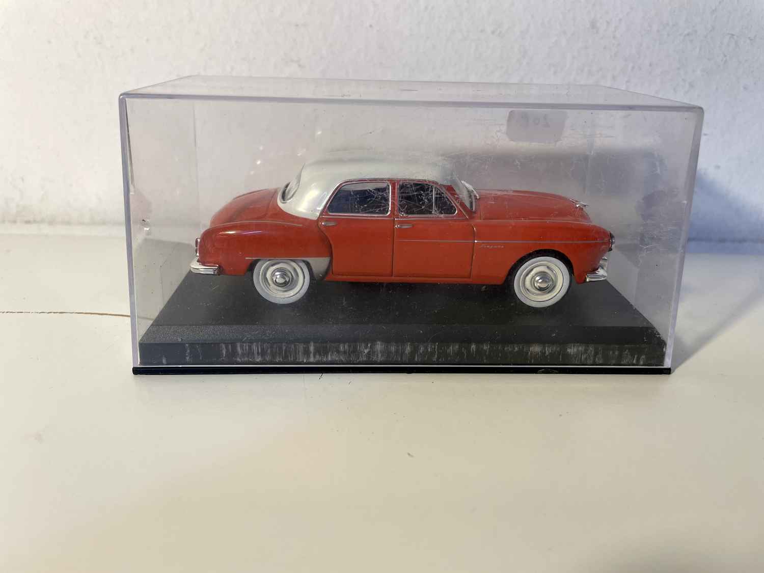 Renault Frégate Grand Pavois naranja con techo blanco/crema de 1956