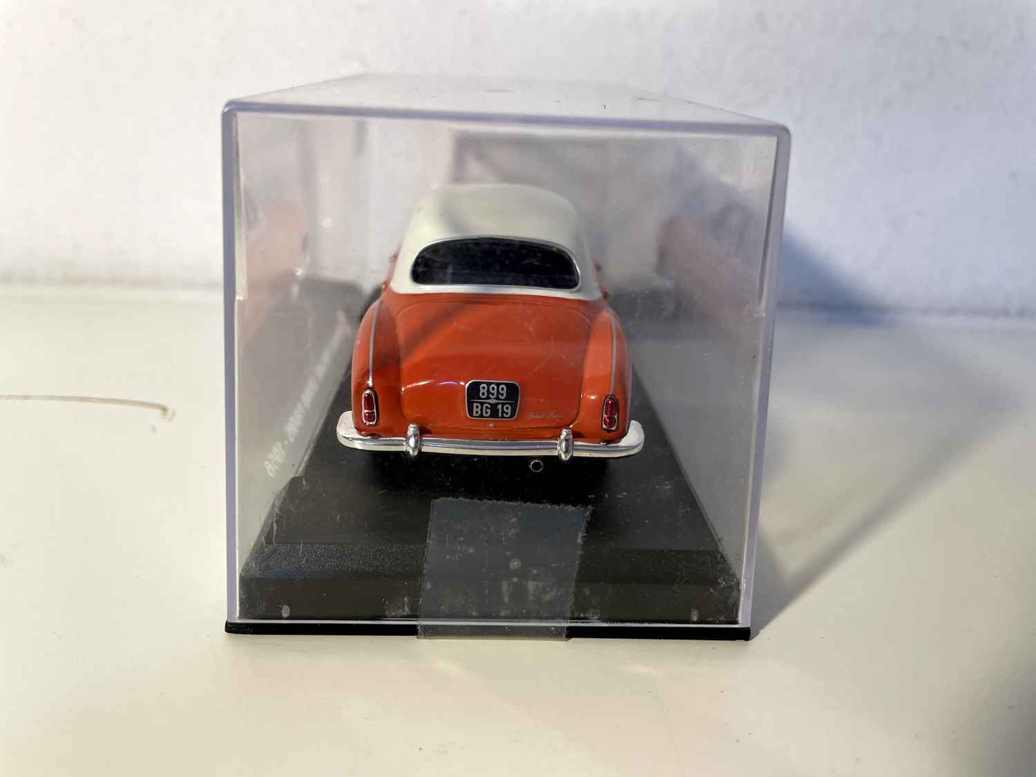 Renault Frégate Grand Pavois naranja con techo blanco/crema de 1956