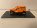 Panhard Dyna X tôlée orange et noire avec publicité sur les huiles LABO - ELIGOR