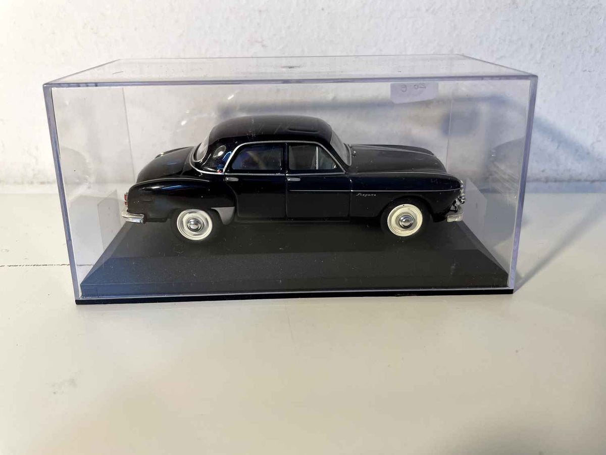 Black Renault Frégate Amiral