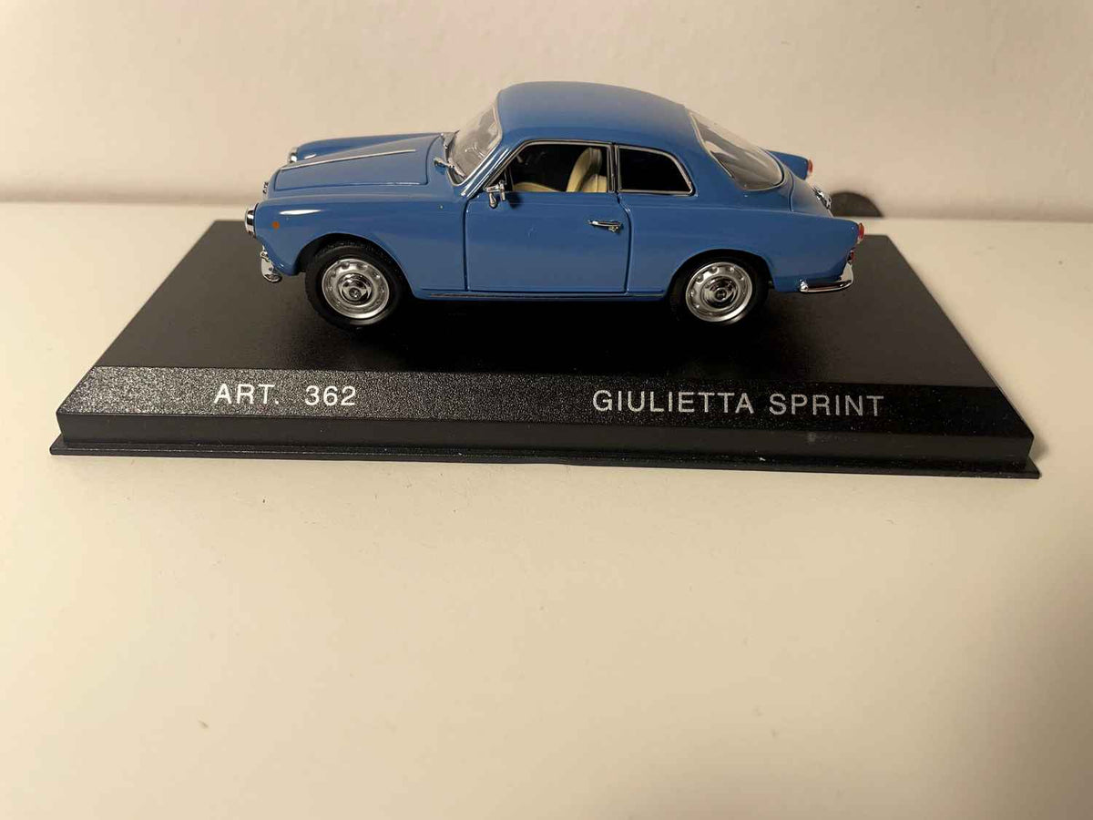 Alfa Romeo Sprint coupe niebieska z 1960 roku (kolekcja Détailcars)