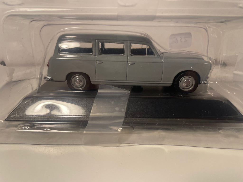 Szary samochód dostawczy Peugeot 403 z 1961 roku