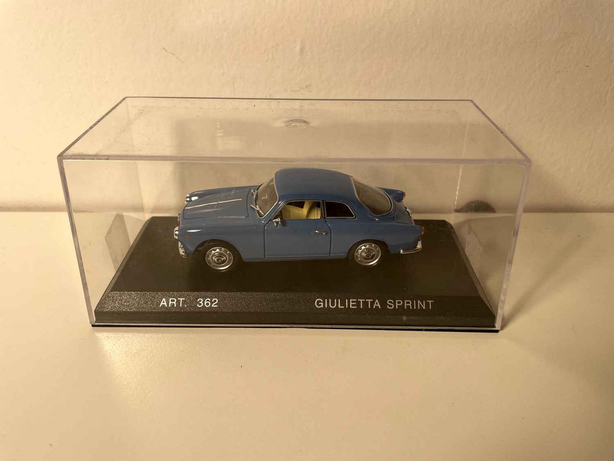 Alfa Romeo Sprint coupe niebieska z 1960 roku (kolekcja Détailcars)