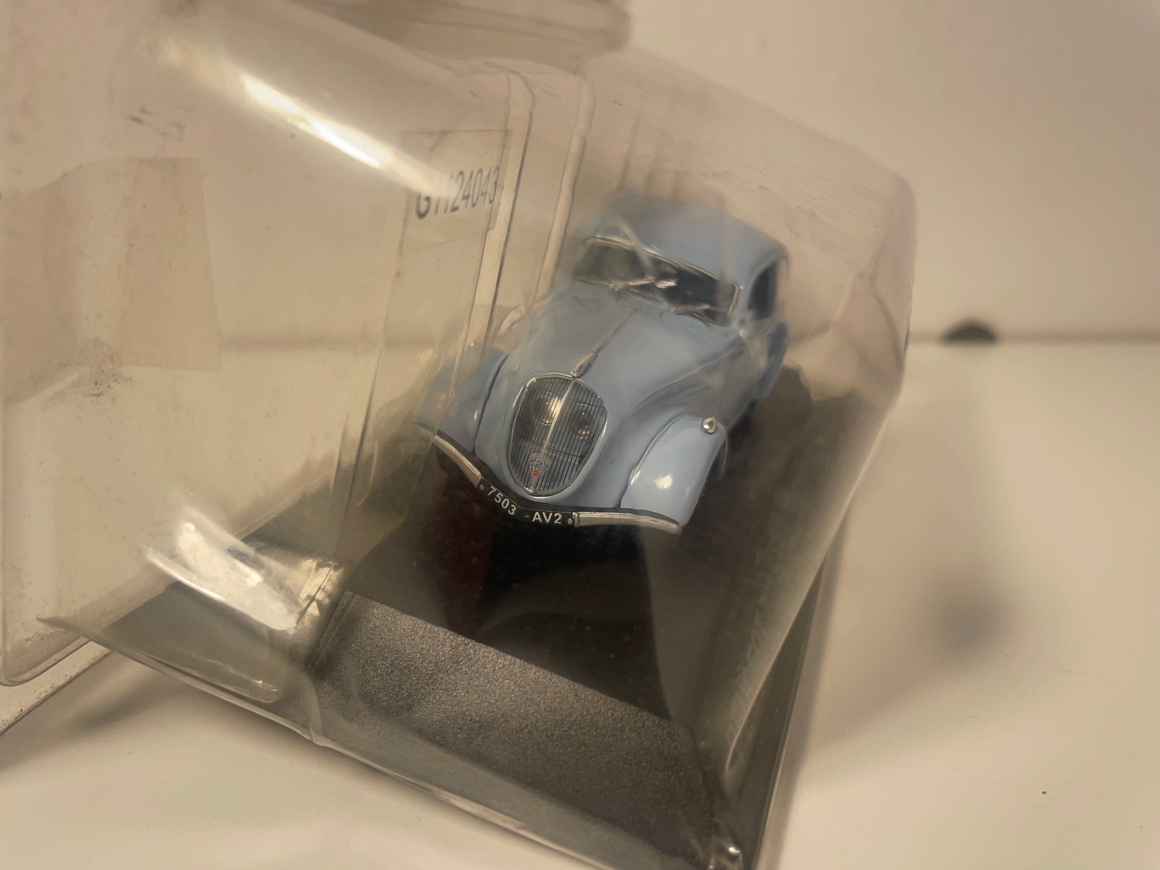 Peugeot 202 sedán azul de 1938