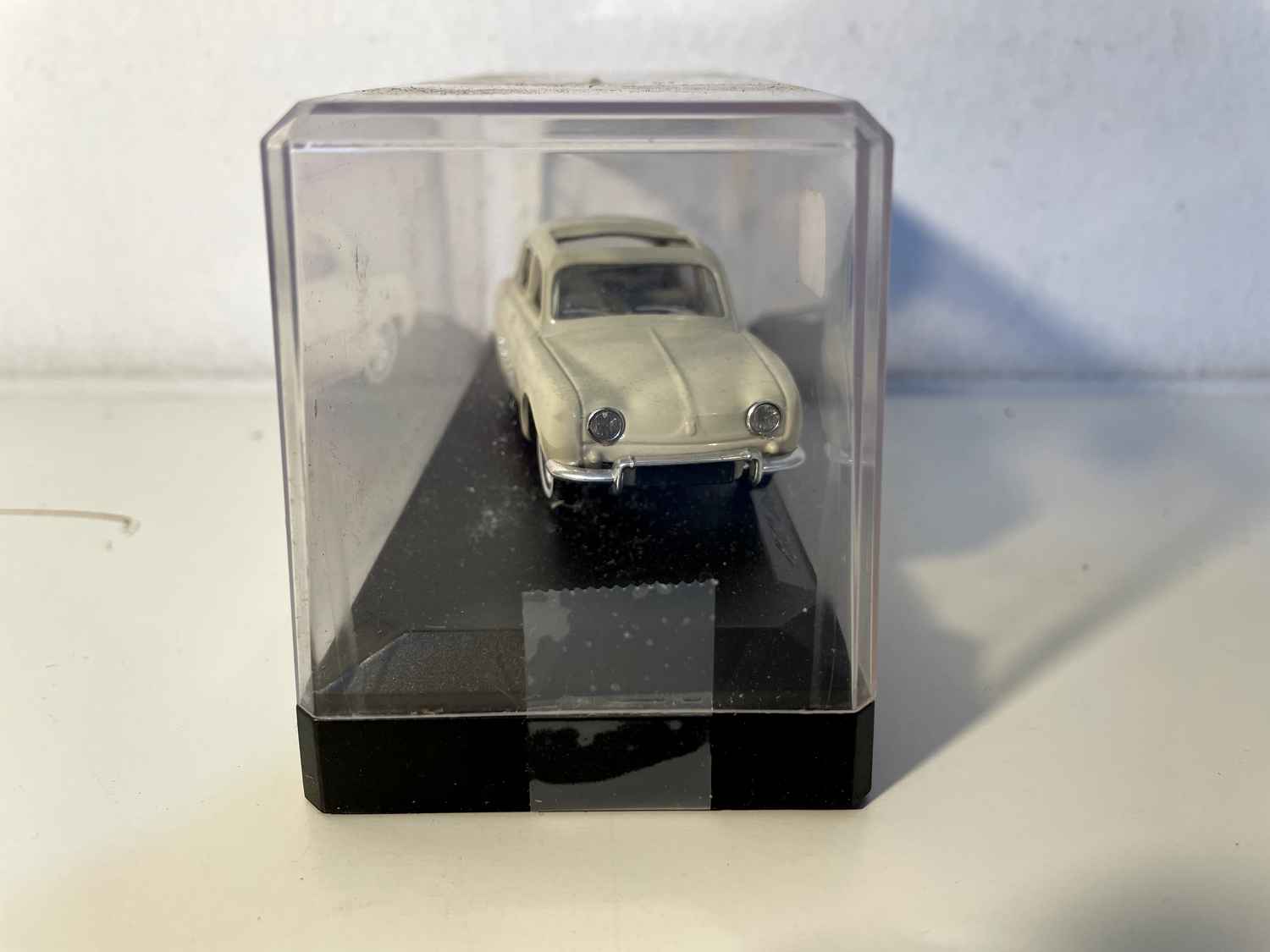 Renault Dauphine z jasnobrązowym dachem przesuwnym (z kartonem) Solido nr referencyjny 4542