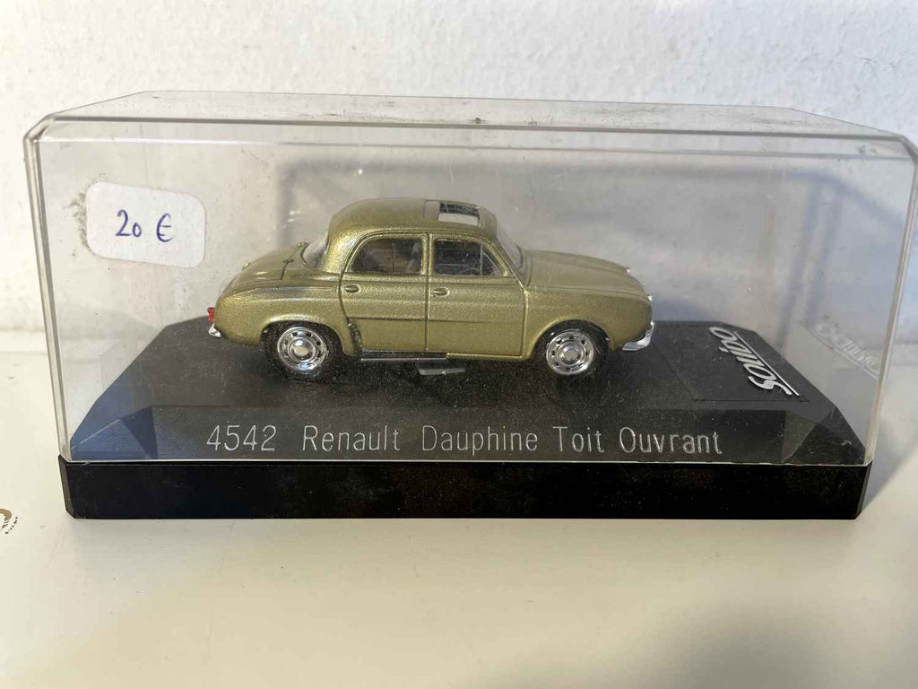 Renault Dauphine avec toit ouvrant de couleur verte?? (Solido référence 4542)