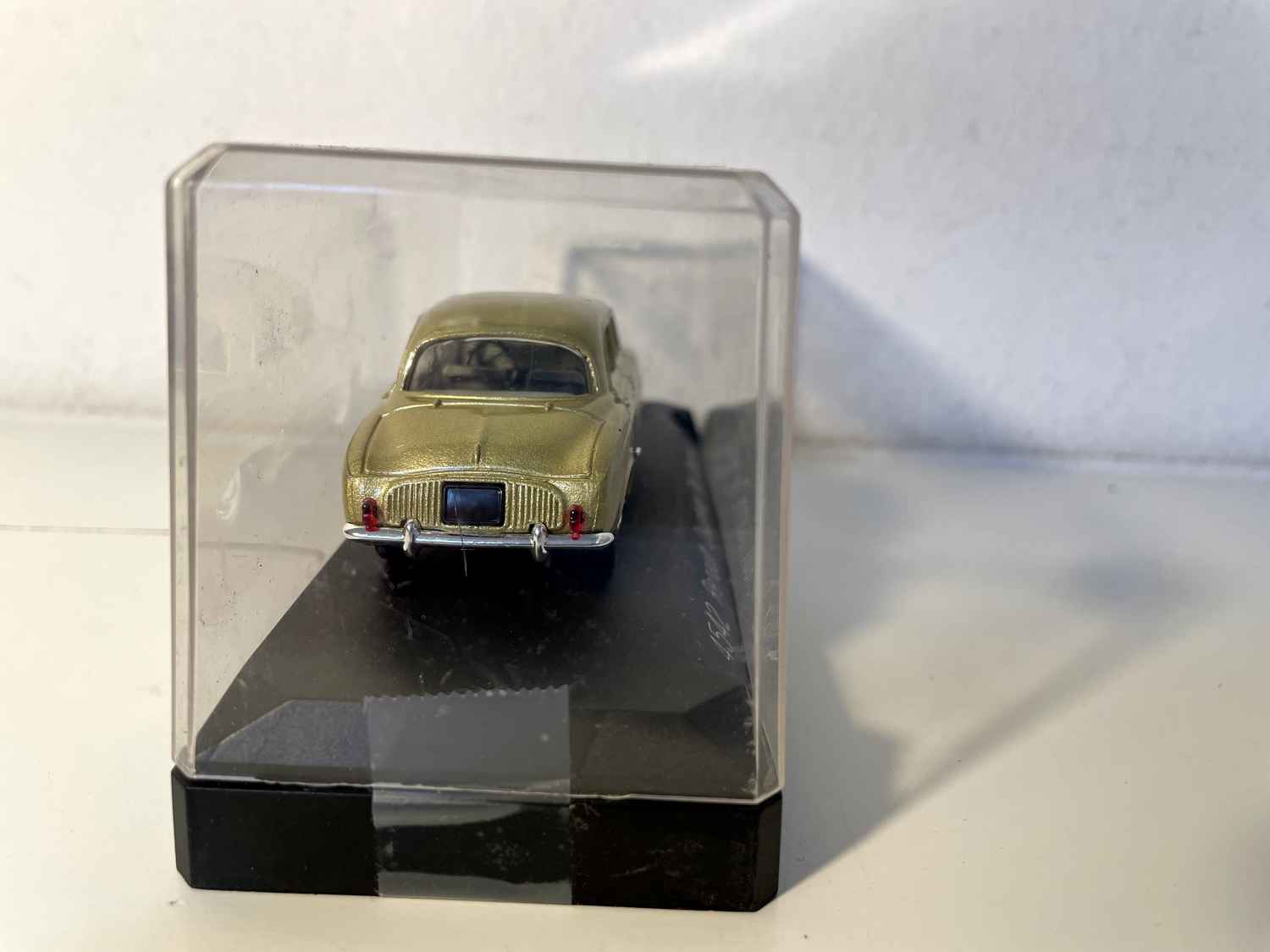 Renault Dauphine avec toit ouvrant de couleur verte?? (Solido référence 4542)