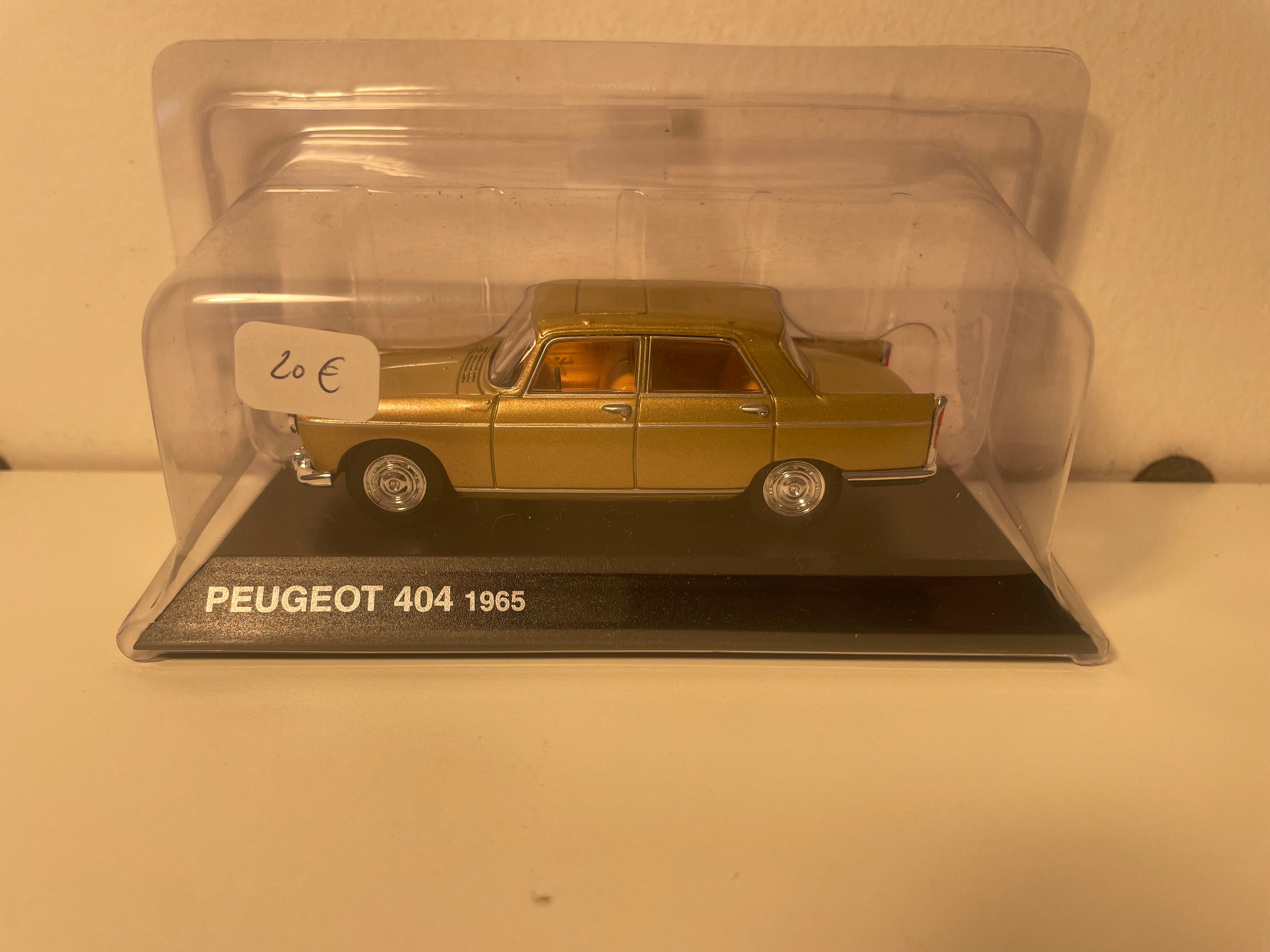 Peugeot 404 marron de 1965 (sous blister)