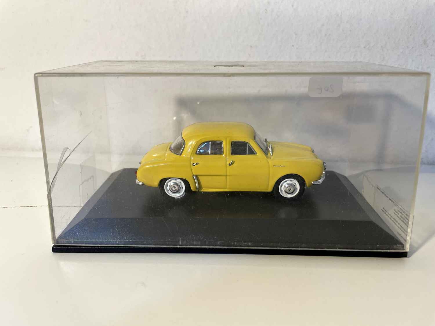 Renault Dauphine amarillo de 1961