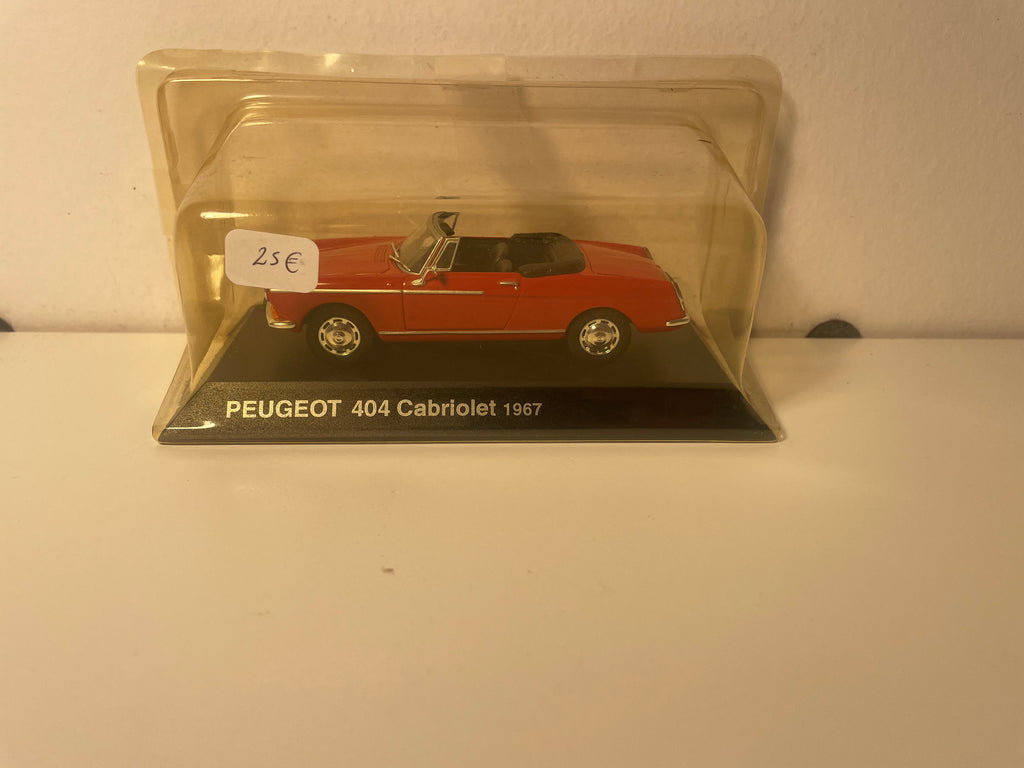 Peugeot 404 cabriolet rouge de 1967 (sous blister)