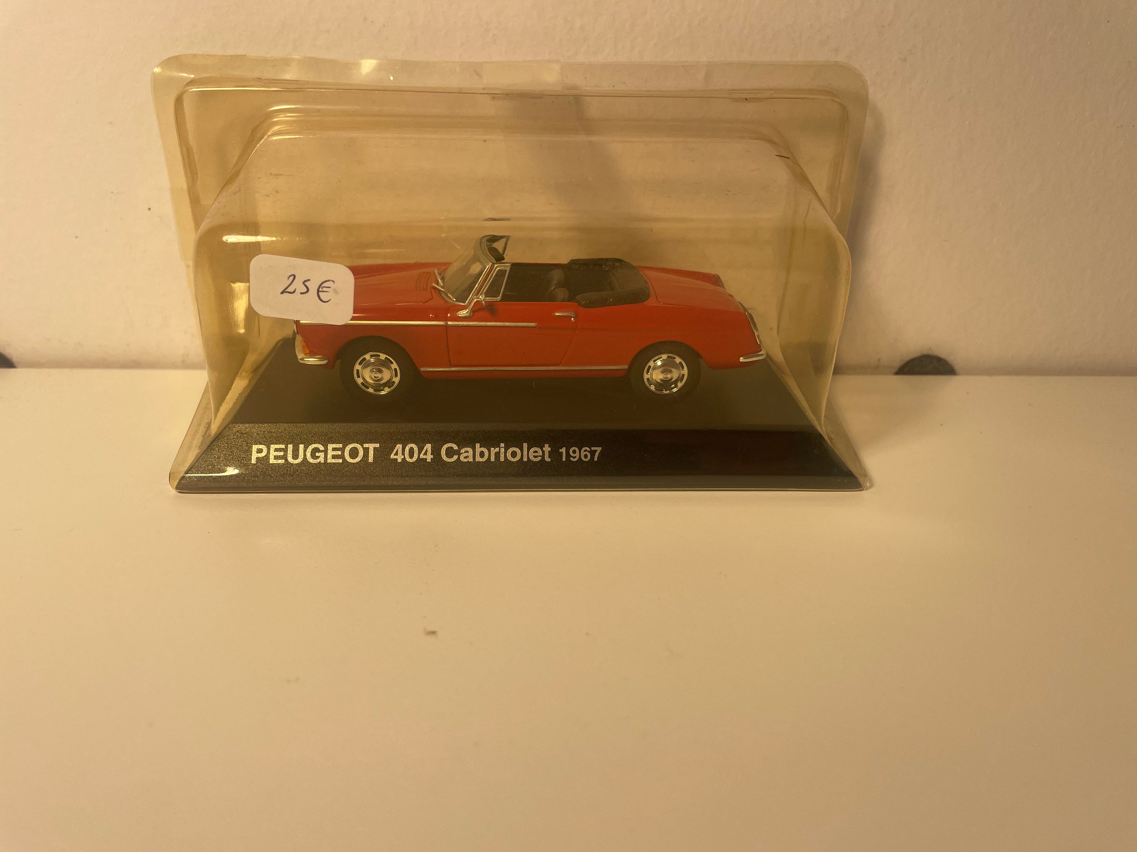 Peugeot 404 cabriolet rouge de 1967 (sous blister)