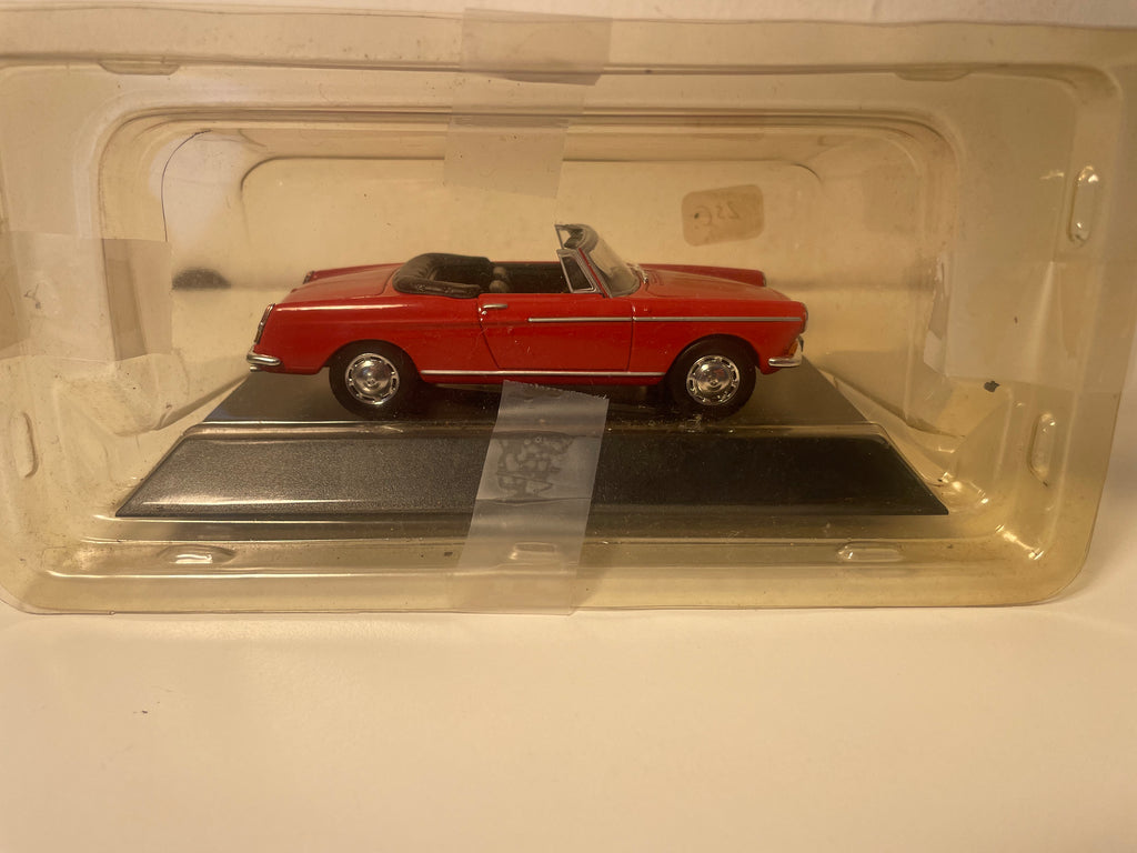 Peugeot 404 cabriolet rouge de 1967 (sous blister)