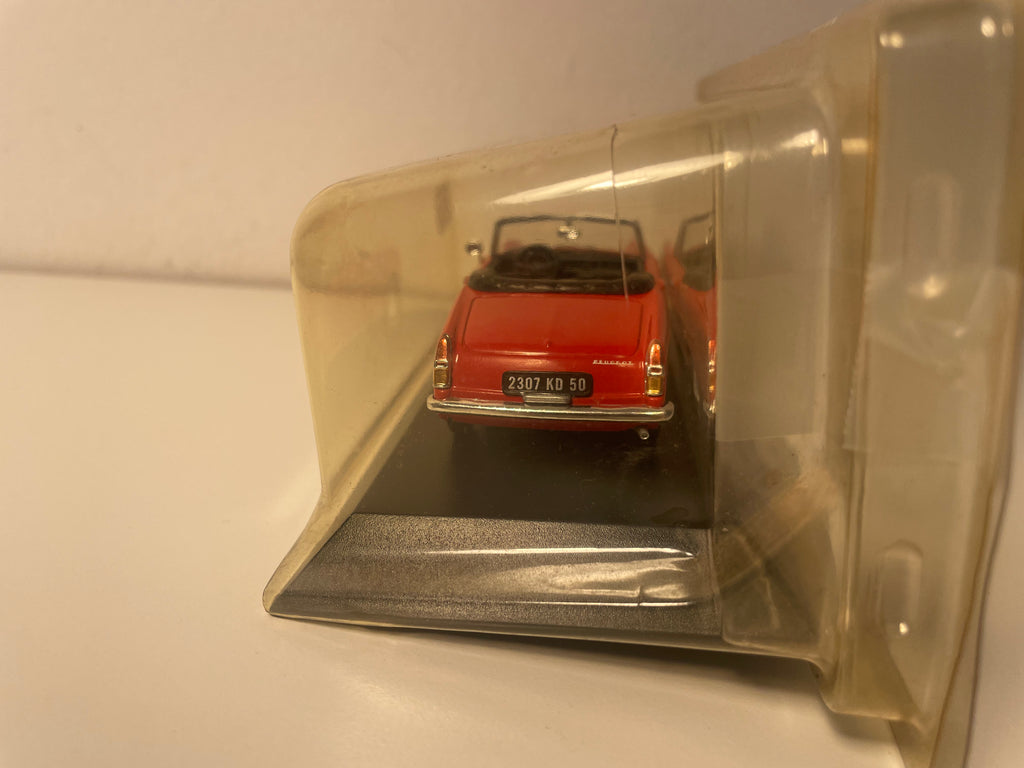Peugeot 404 cabriolet rouge de 1967 (sous blister)