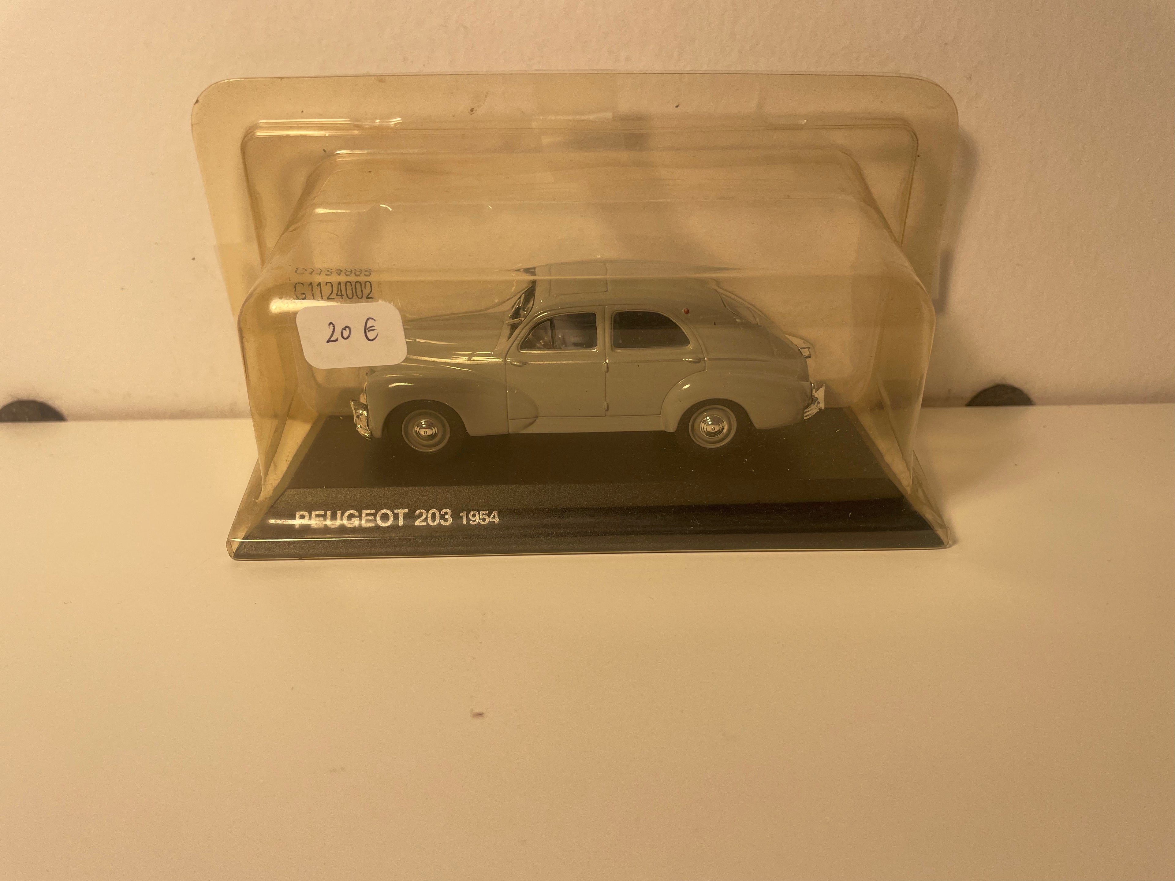 Peugeot 203 grise de 1954 (sous blister)