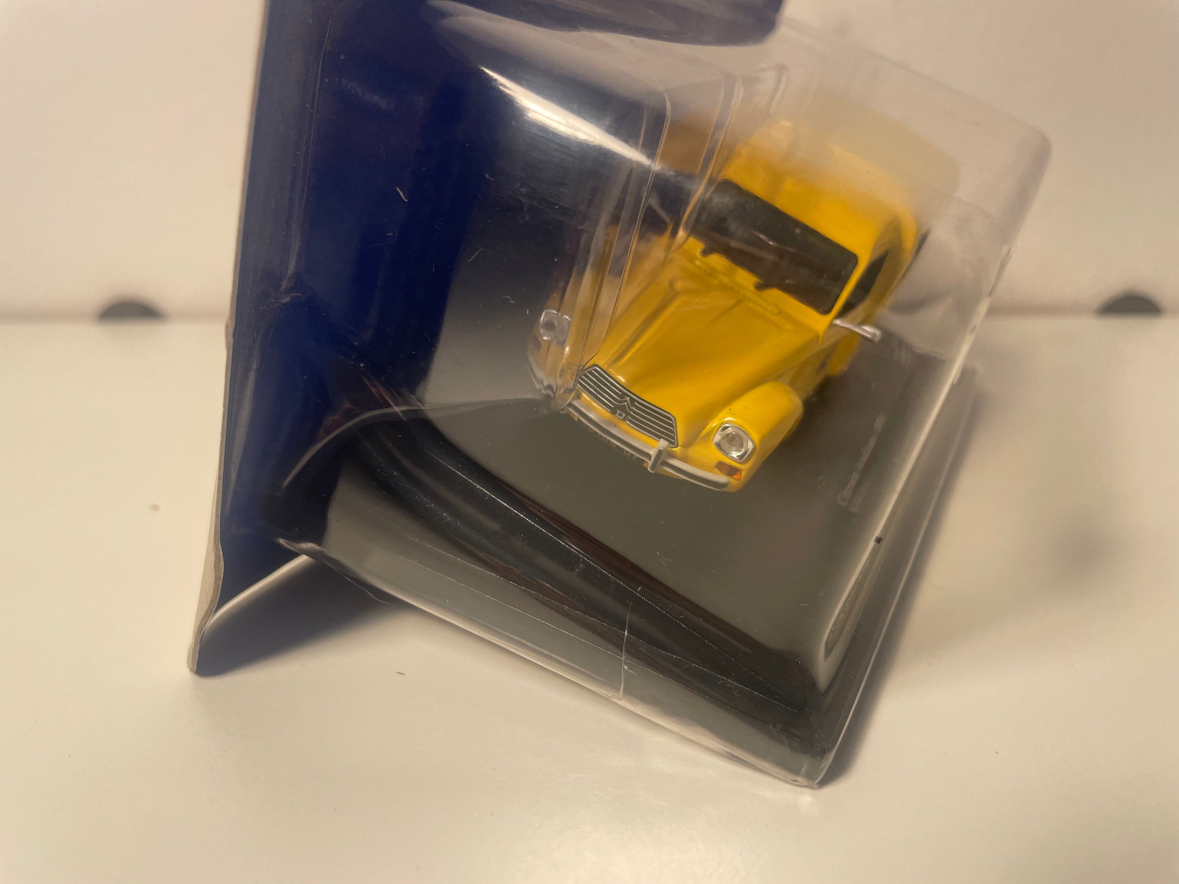 Gele Citroën Acadiane uit 1978 La Poste - PTT