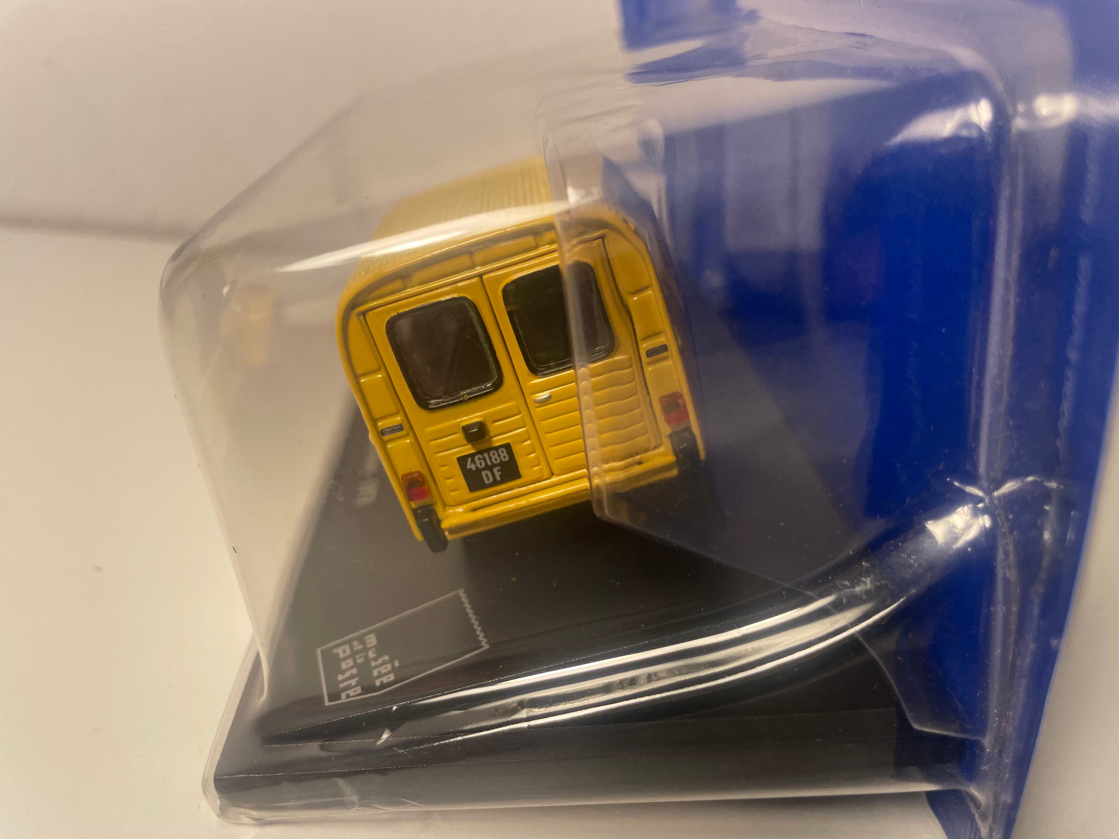 Gele Citroën Acadiane uit 1978 La Poste - PTT