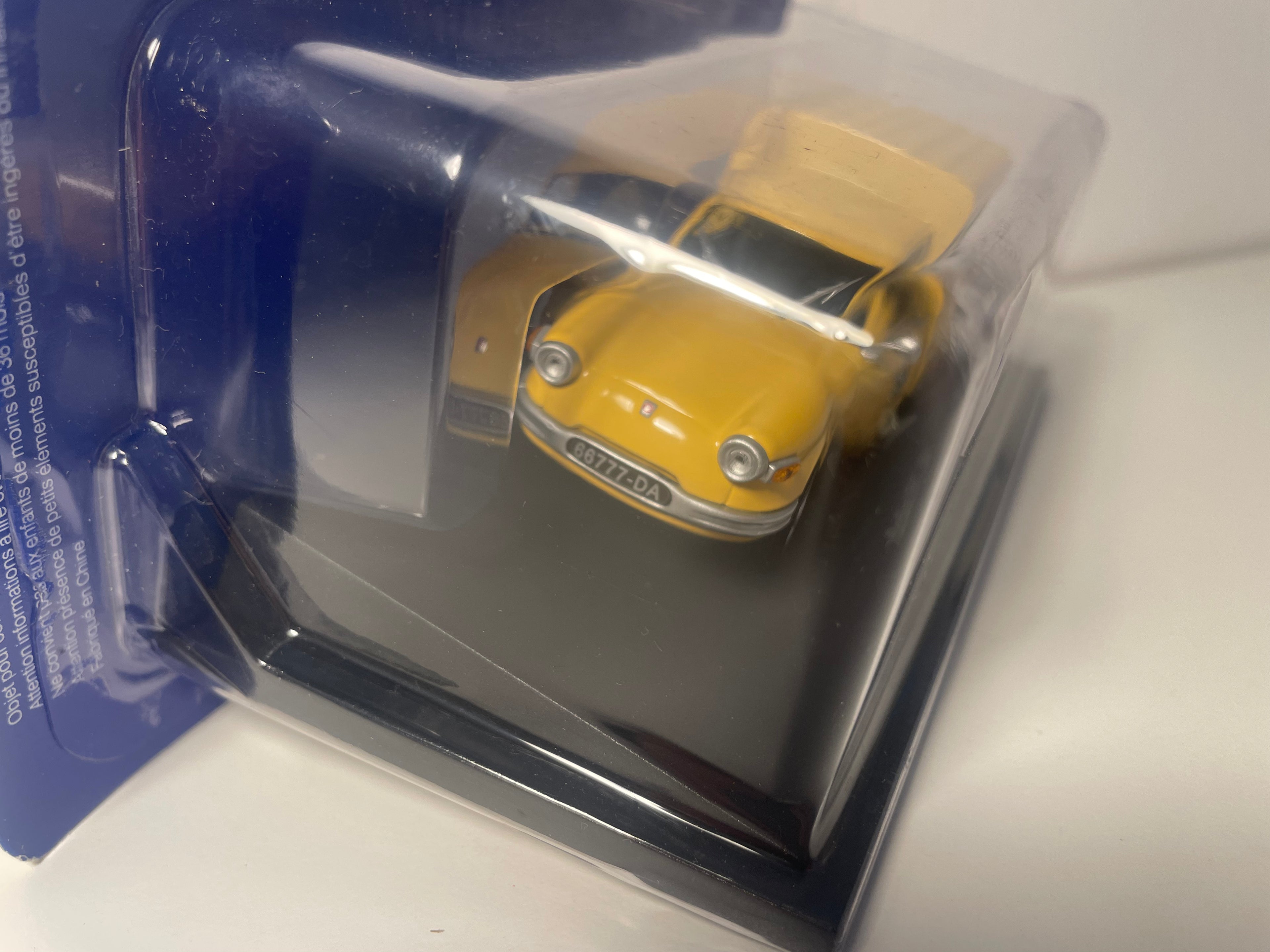 Panhard F65 jaune de 1964- La Poste - PTT