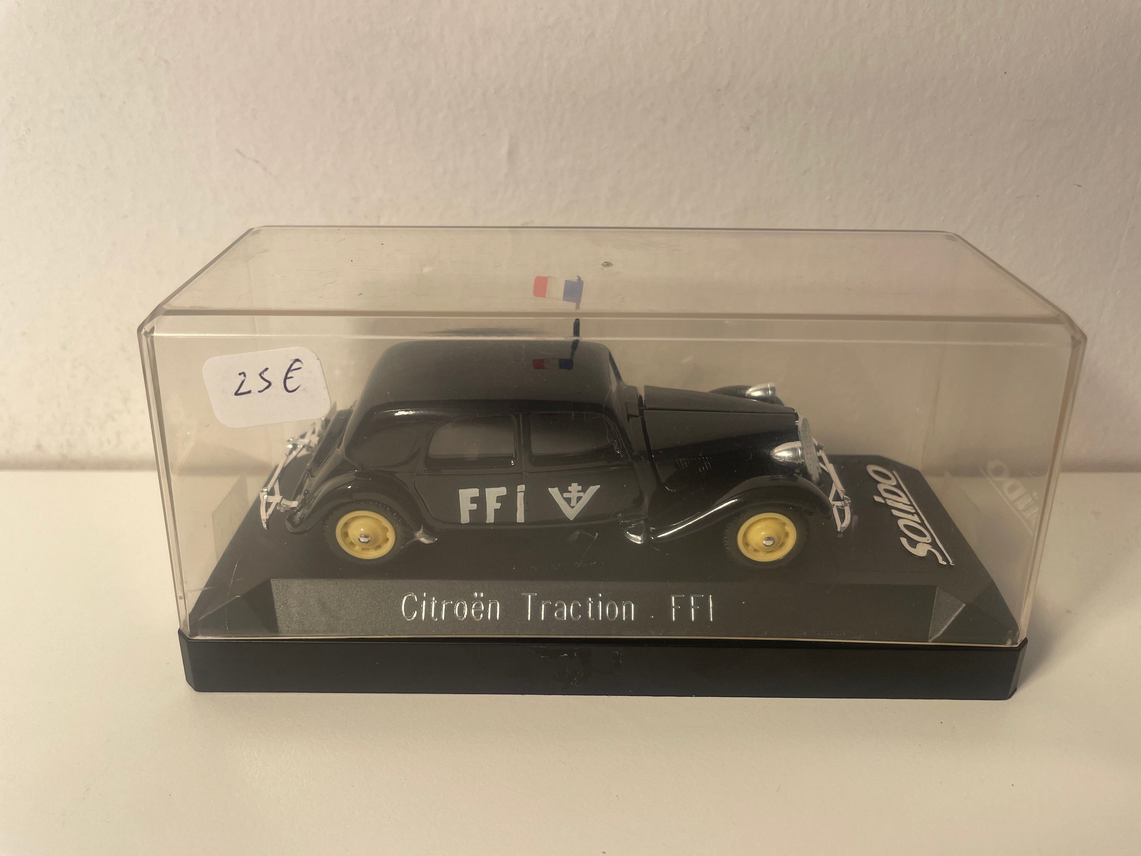 Citroën Traction noire FFI (plexi doos)