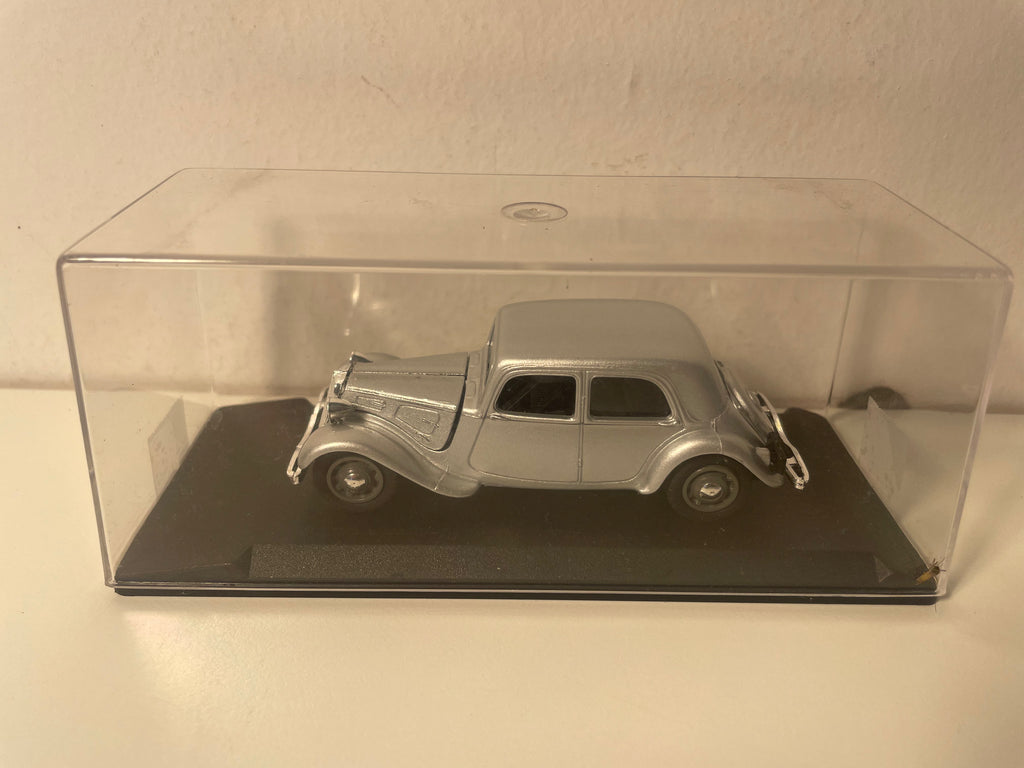 Citroën Traction 11CV berline grise de 1947 - ELIGOR