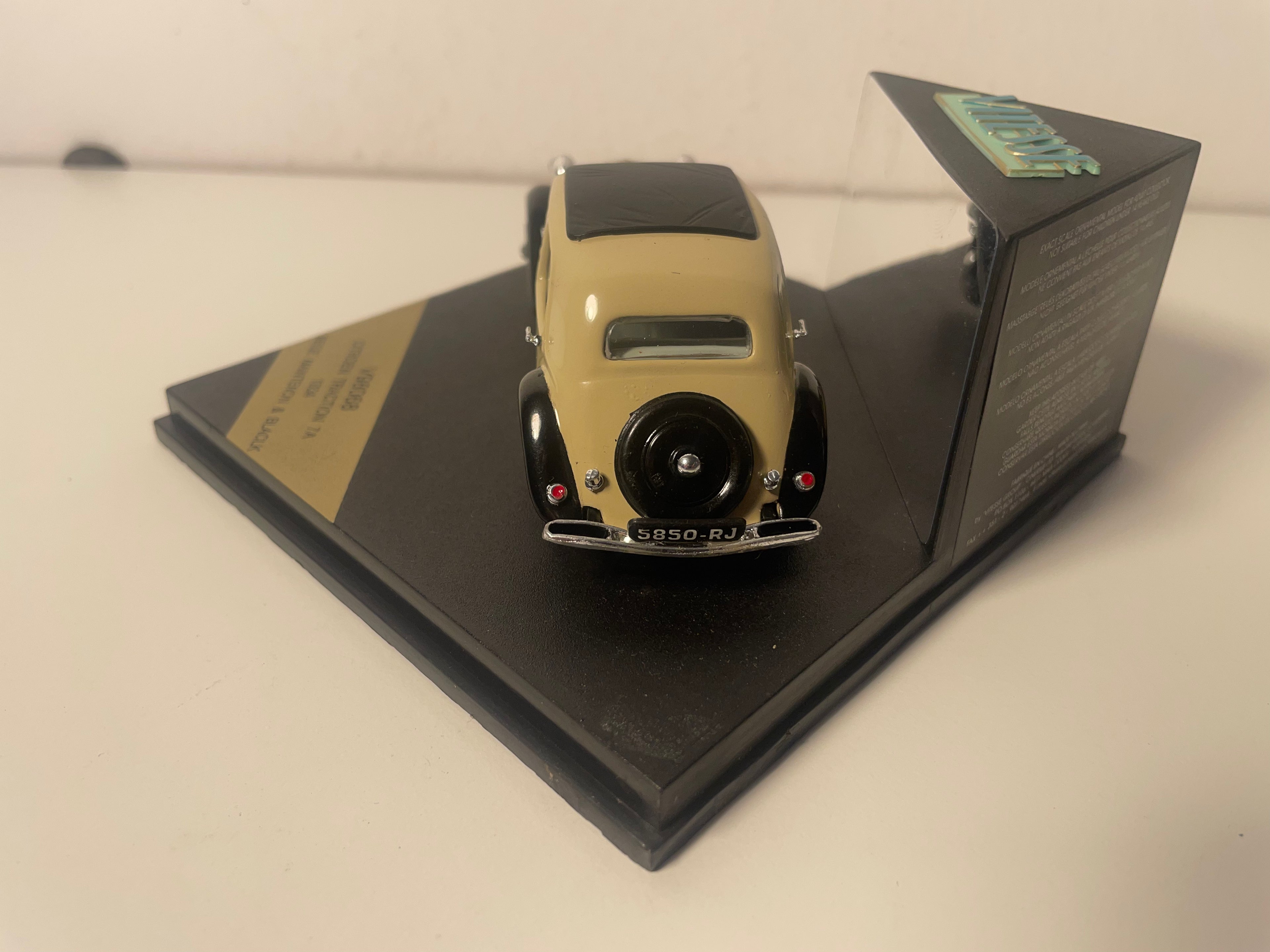 Citroën Traction 7A beige Maintenon an schwaart aus 1934 - VITESSE Referenz V98068