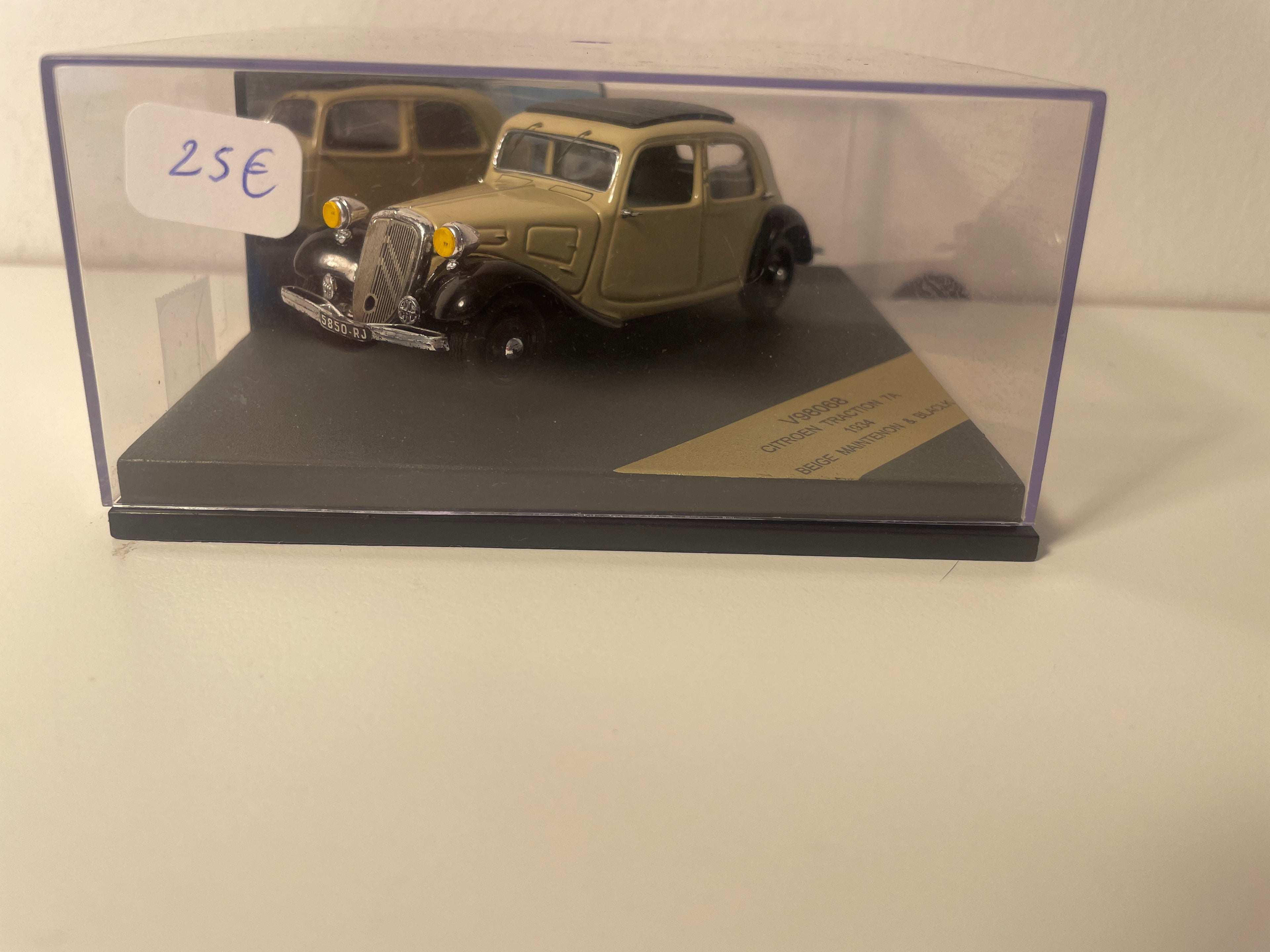 Citroën Traction 7A beige Maintenon und schwarz von 1934 - VITESSE Referenz V98068