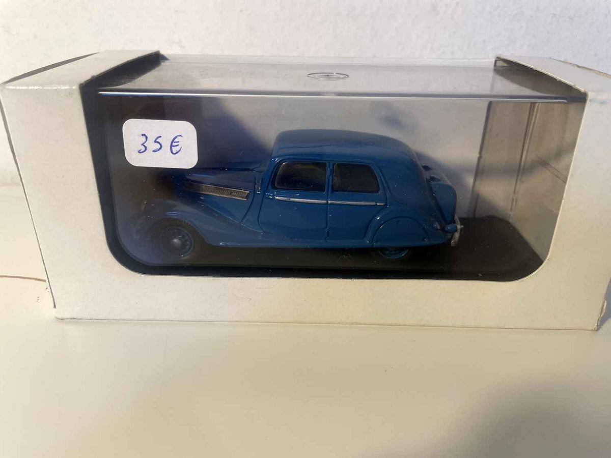 Renault Viva Berline Grand Sport blu del 1939 (riferimento MINIROUTE 69)