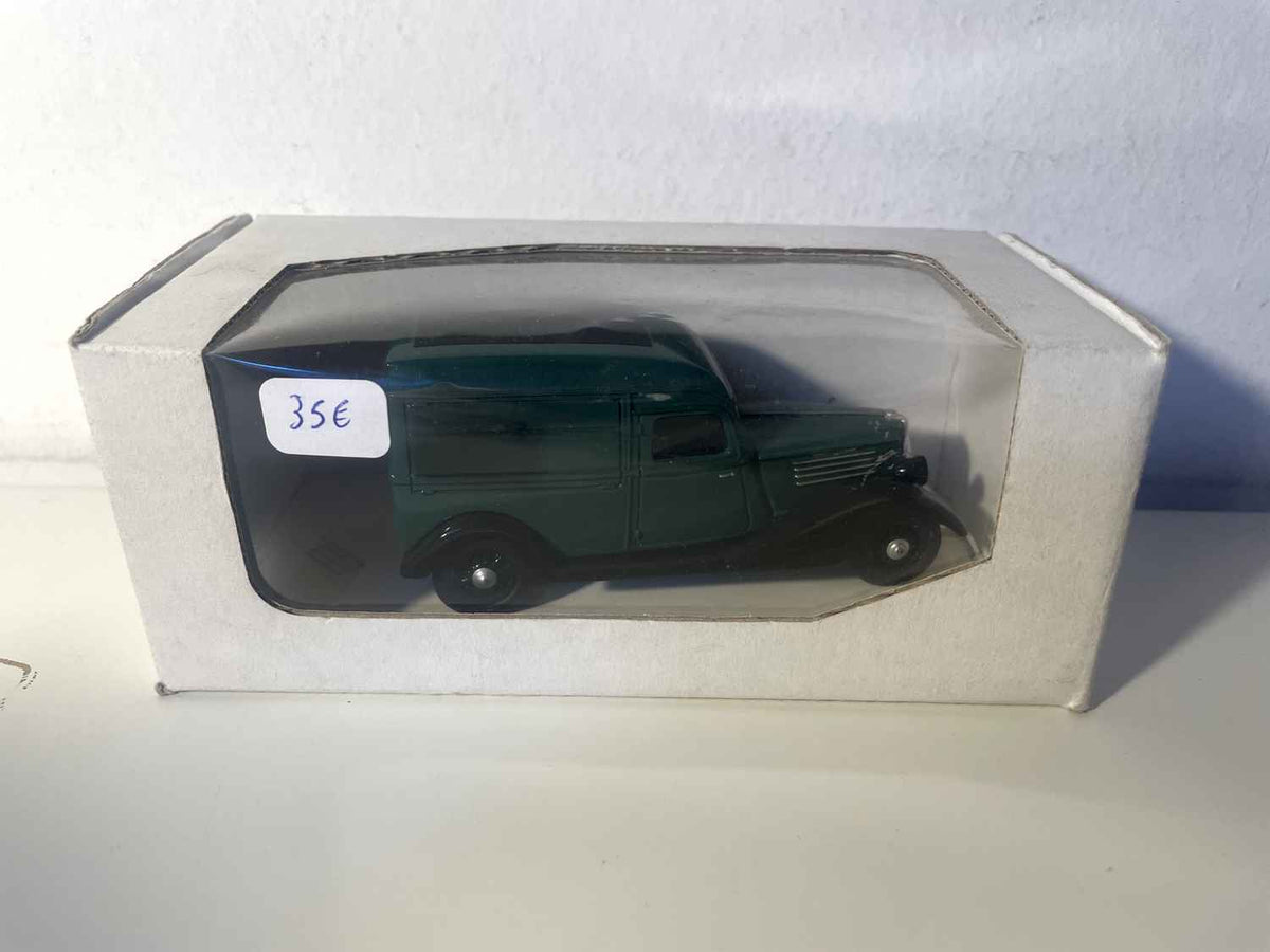 Renault 800 Kg verte (MINIROUTE référence 61)
