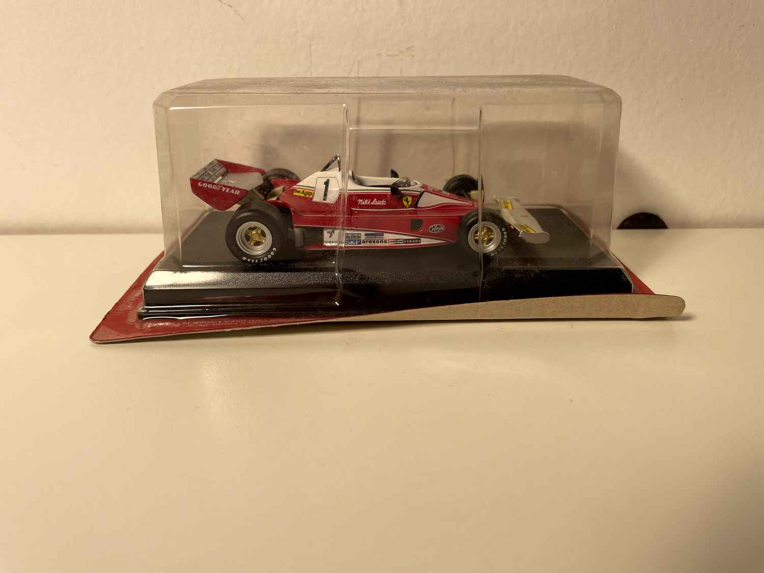 Ferrari 312T2 rouge numéro 1 - Formule 1 (blister)