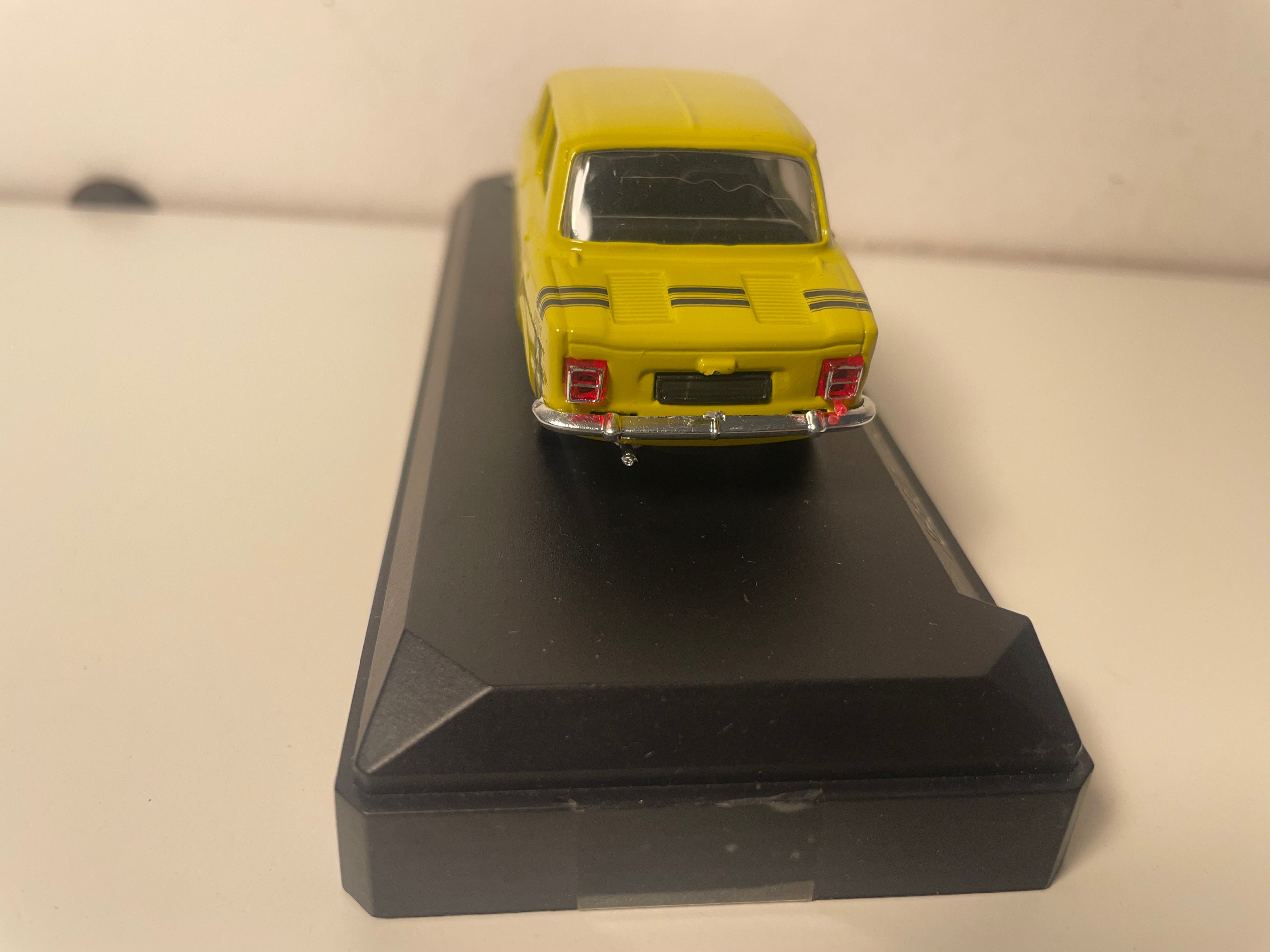 Simca 1000 Rallye "SRT" amarillo mostaza y negro (referencia Solido 1860)